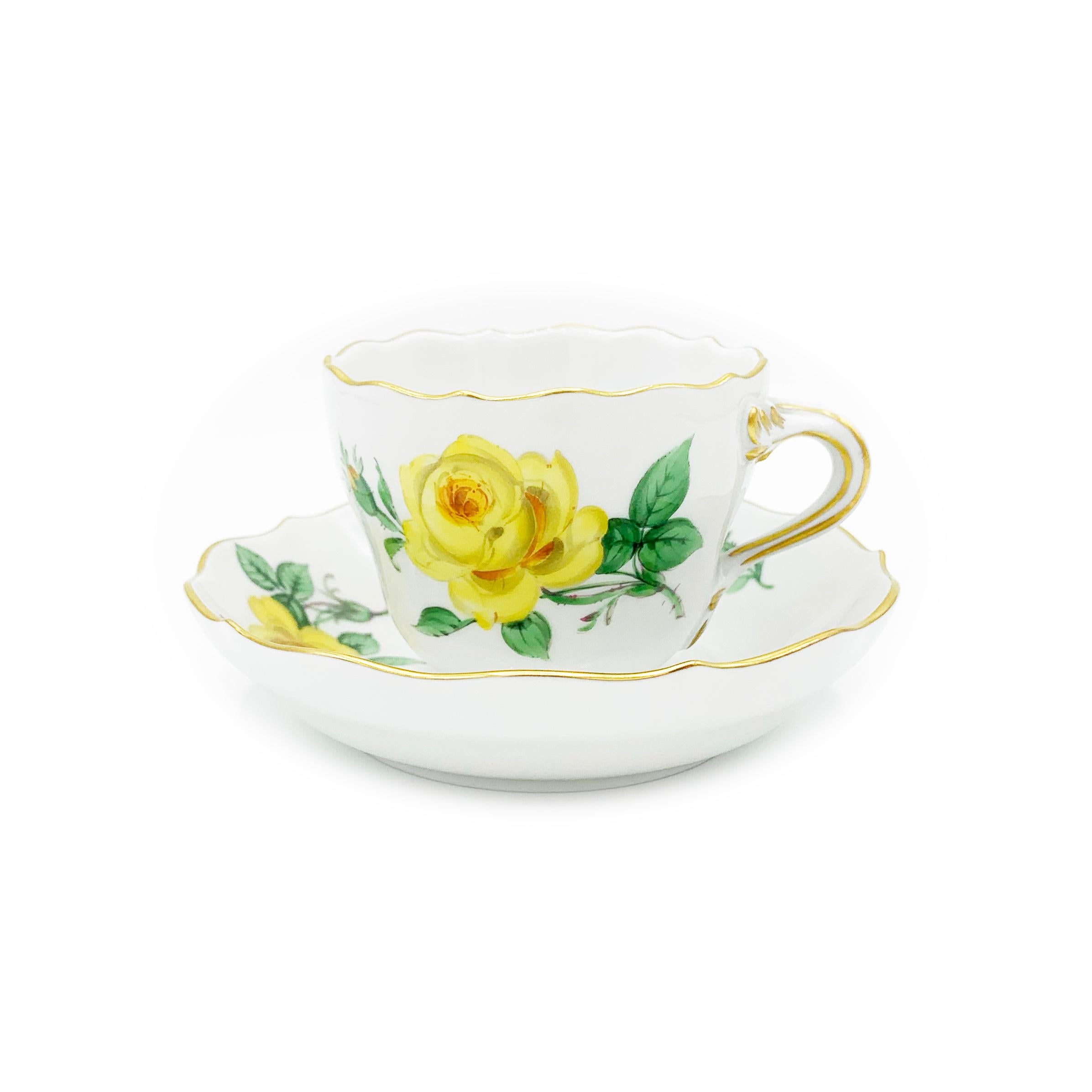 Mid-20th century Meissen gold color yellow rose coffee cup saucer.

2-part mocha setting from Meissen.
Decor: Gelbe Rose.
Saucer diameter approx. 11 cm and height approx.2.5cm.
Cup diameter approx. 6.5 cm and height approx. 5 cm.

2 tlg.