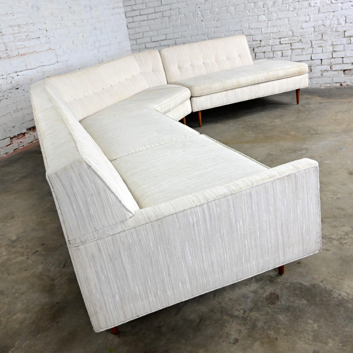 Mid-20th Century Mid Century Modern Sectional Sofa Off White Fabric Button Back In Good Condition In Topeka, KS