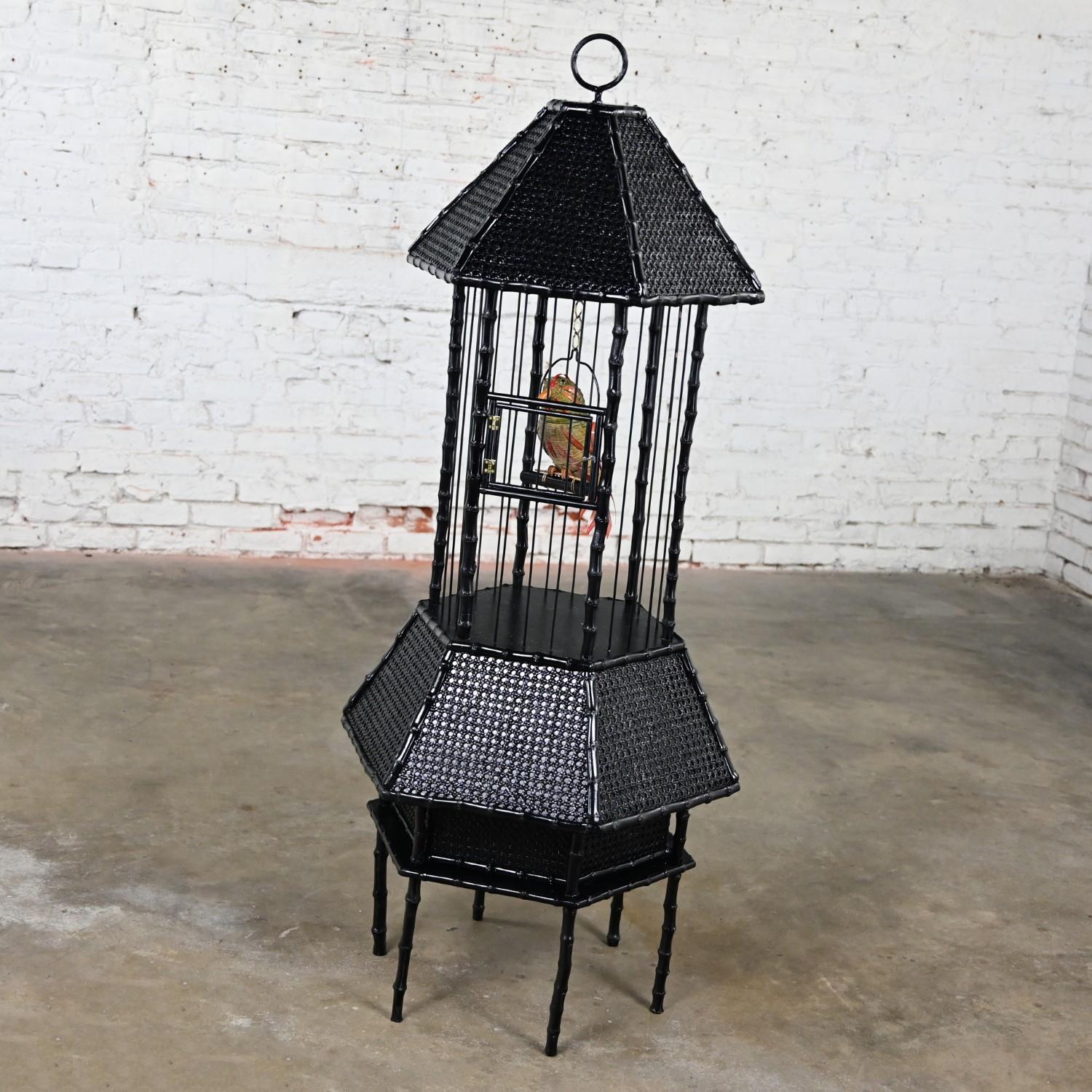 Bambú Pintado de Negro Jaula Alta de Pájaro de Pie Moderna de Mitad del Siglo XX Moderno de mediados de siglo en venta