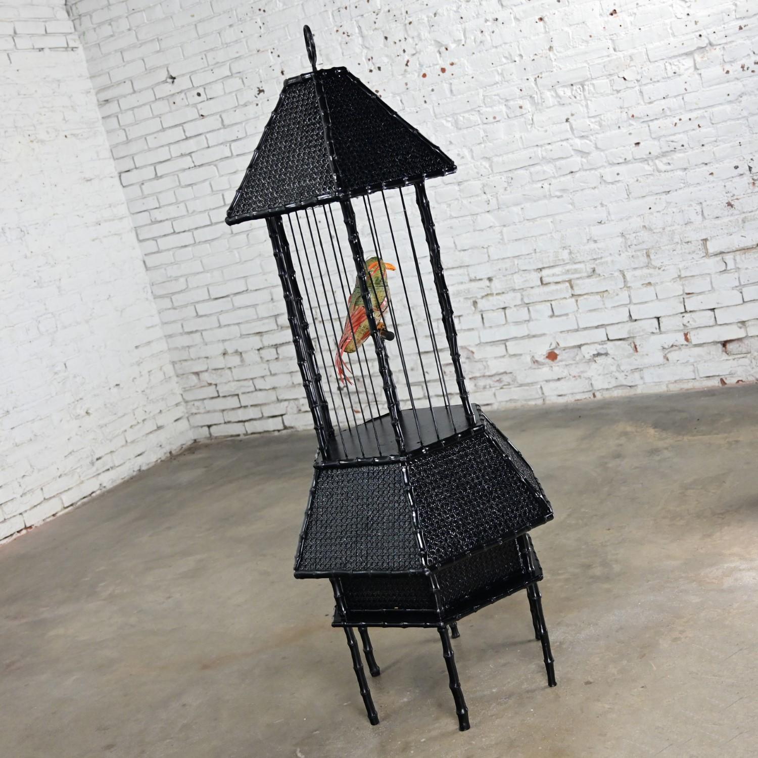 Bambú Pintado de Negro Jaula Alta de Pájaro de Pie Moderna de Mitad del Siglo XX siglo XX en venta