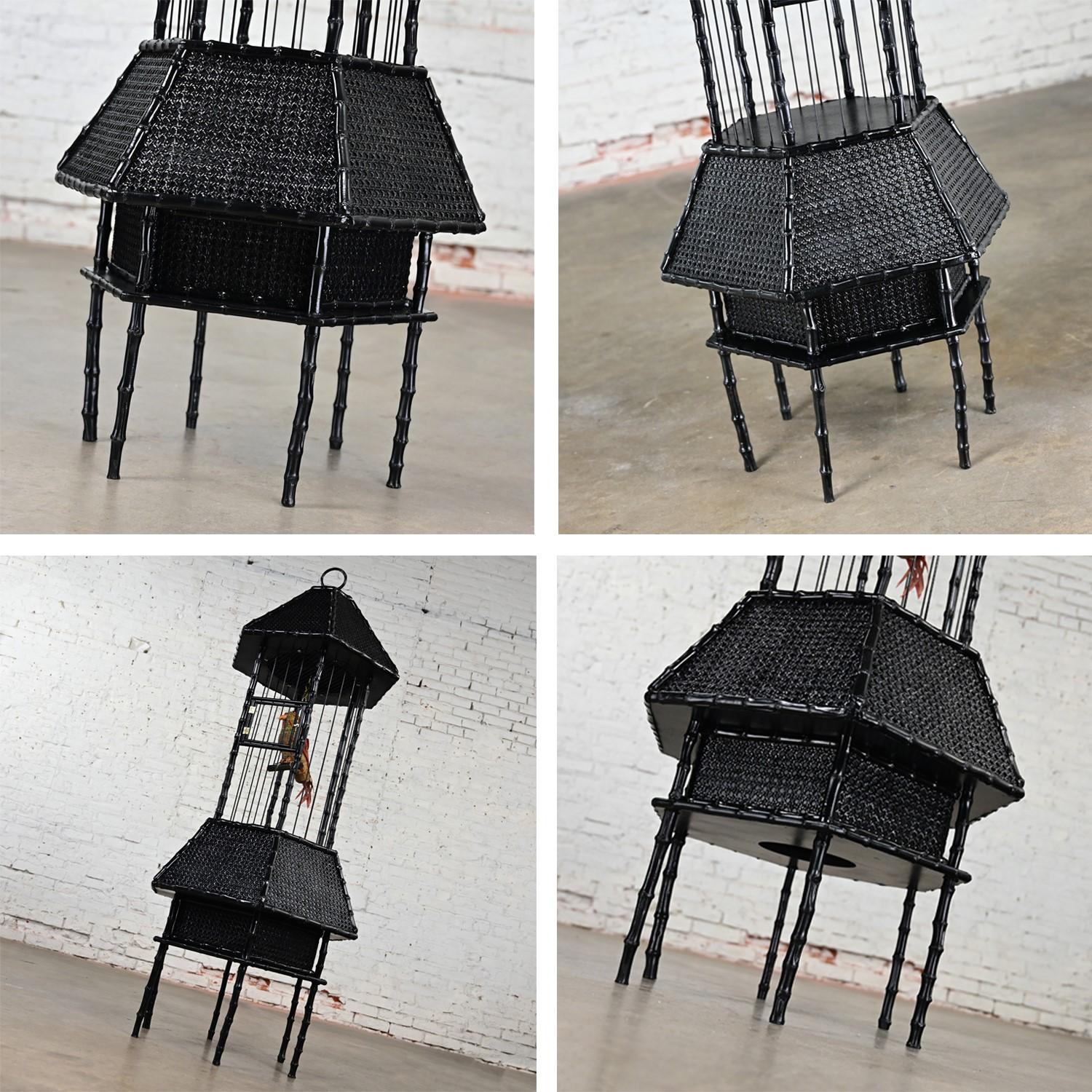 Bambú Pintado de Negro Jaula Alta de Pájaro de Pie Moderna de Mitad del Siglo XX Metal en venta