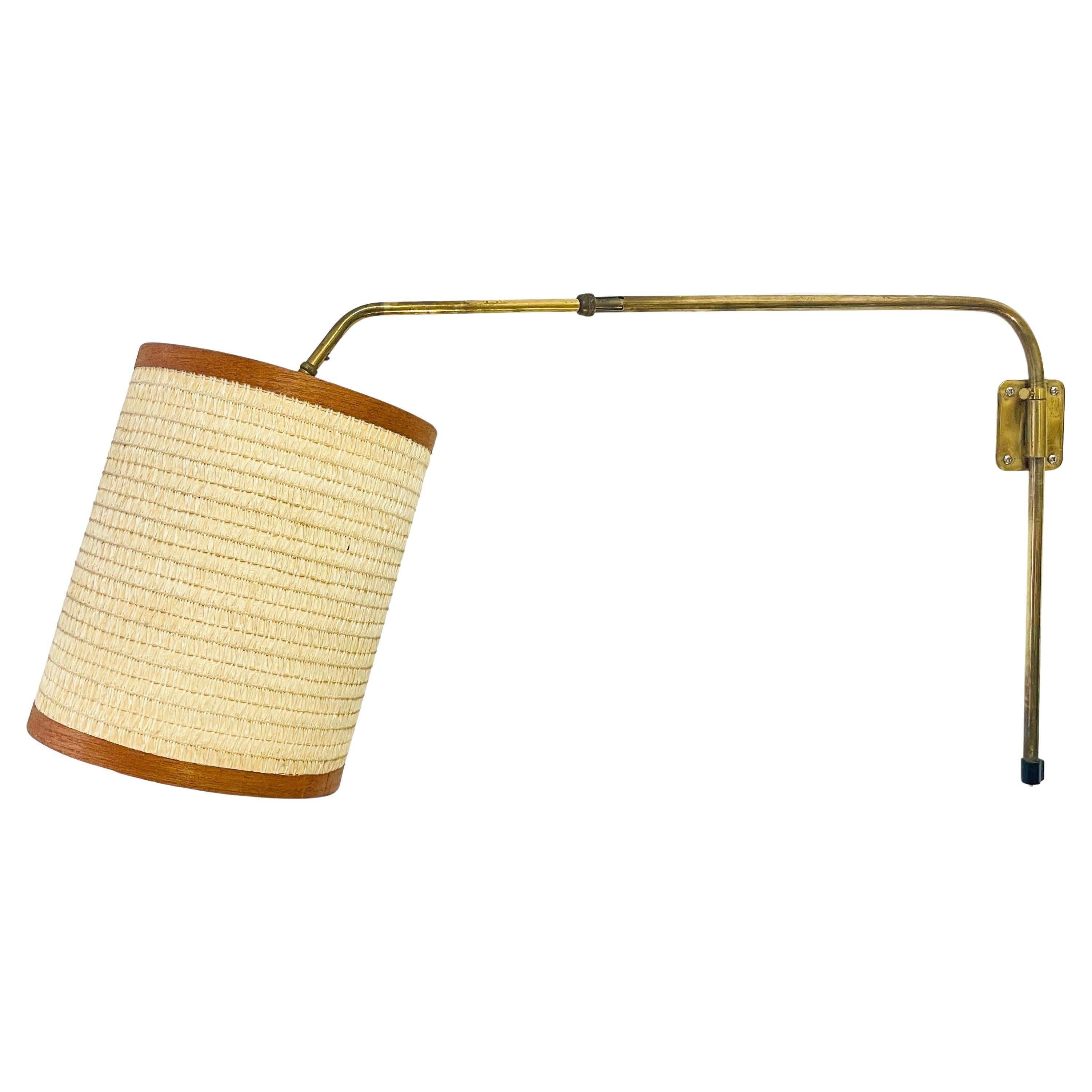 Lampe murale en laiton ajustable du milieu du 20e siècle, Suède