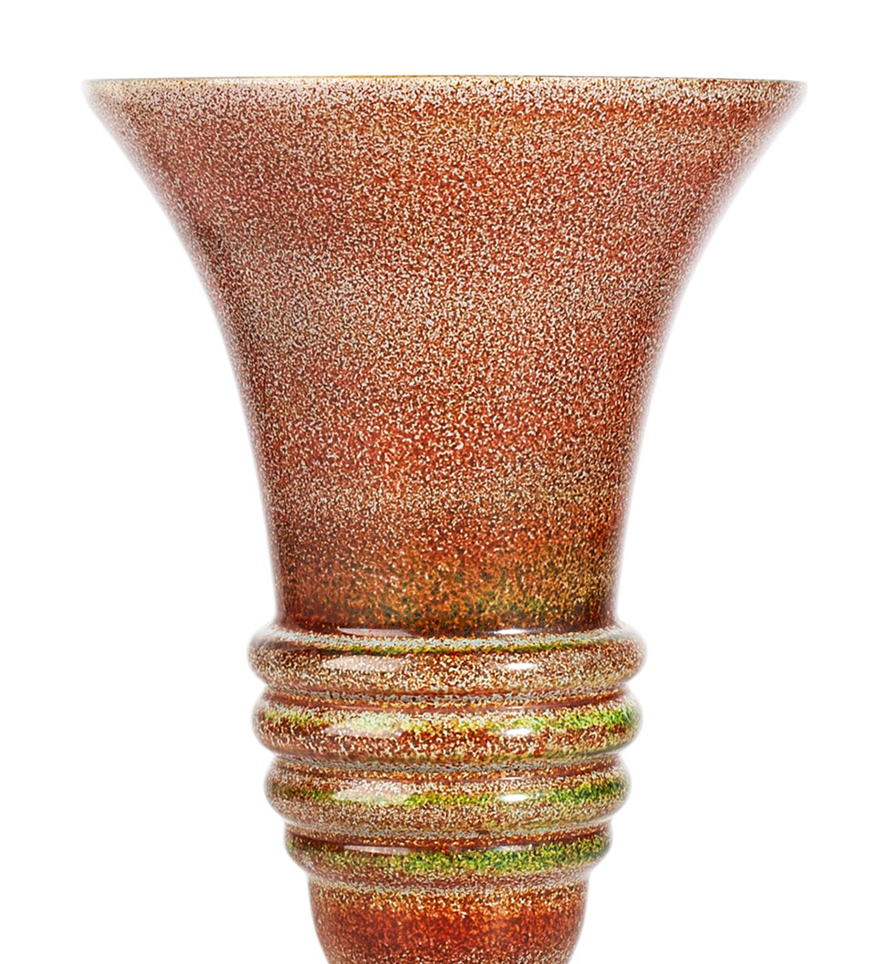 Italiano Vaso a tromba in vetro di Murano smaltato della metà del XX secolo, Italia in vendita
