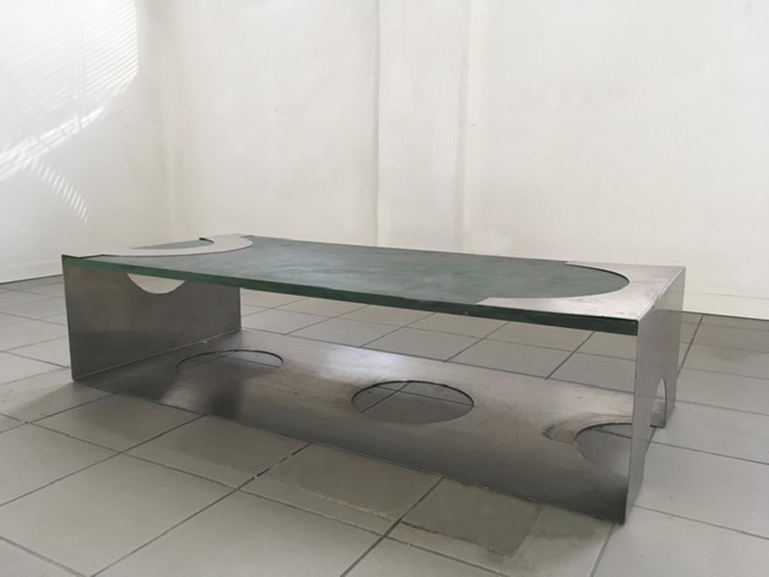 Acier inoxydable Table basse post-moderne en bois patiné vert et acier inoxydable de 1970 en vente