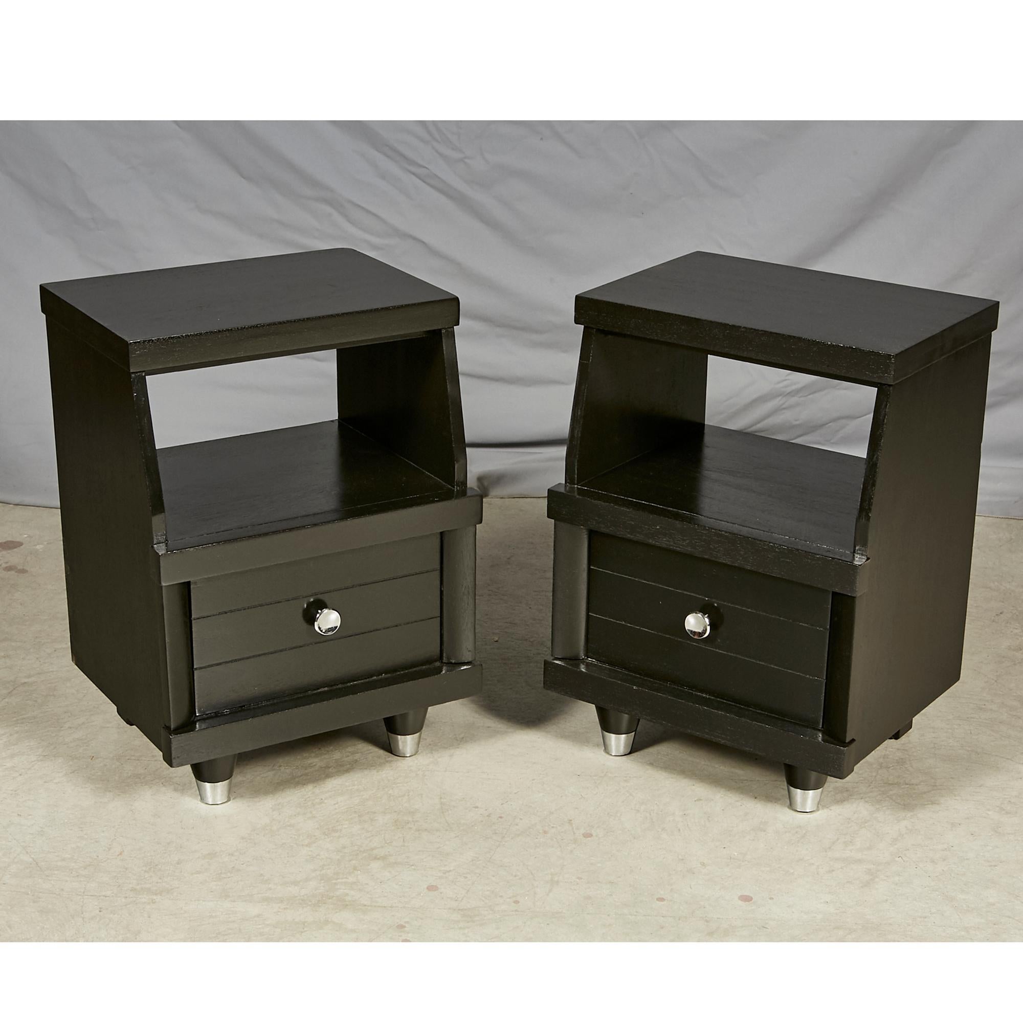 Mid-20th Century Modern Black Lacquered Nightstands, Pair In Excellent Condition For Sale In Amherst, NH