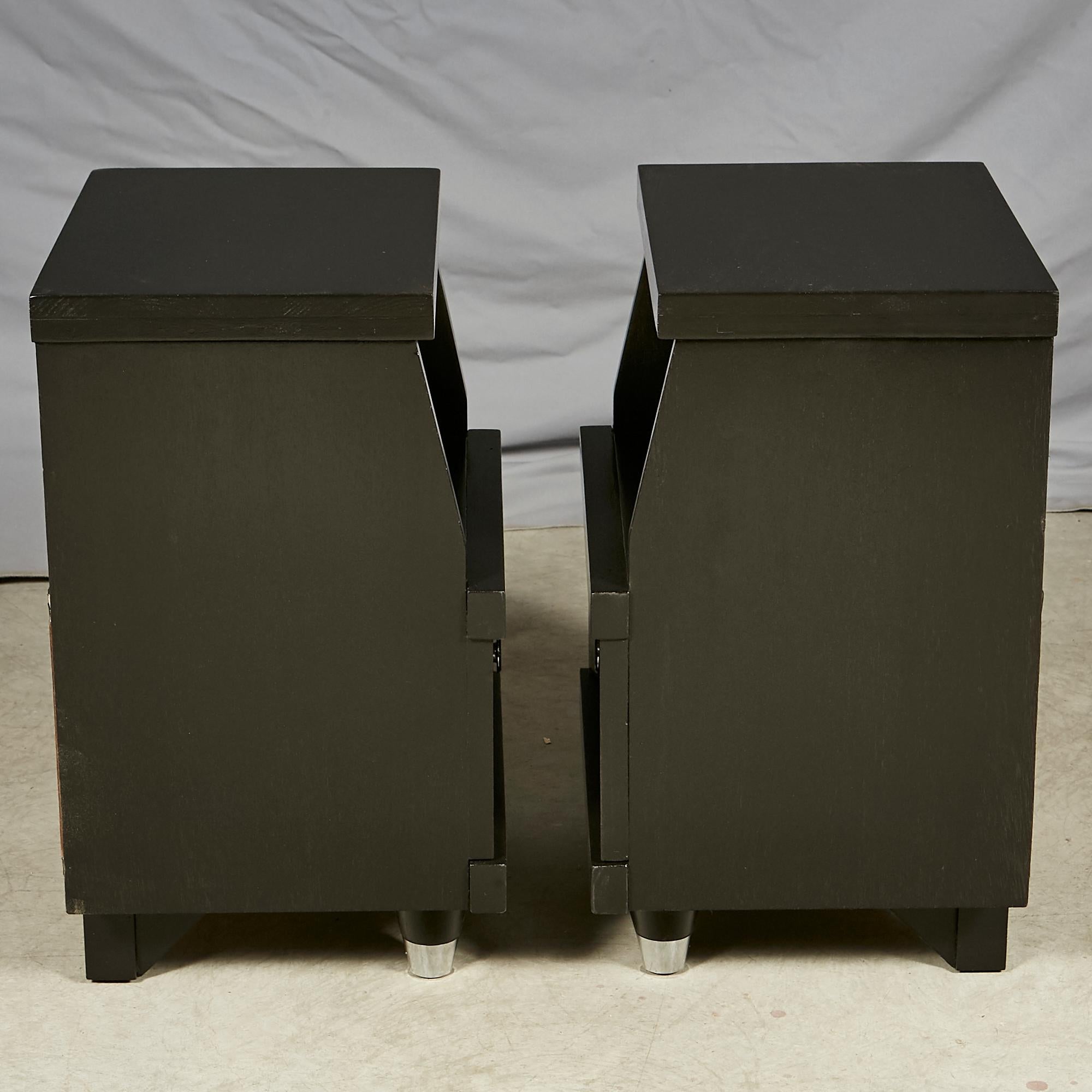 Mid-20th Century Modern Black Lacquered Nightstands, Pair For Sale 1