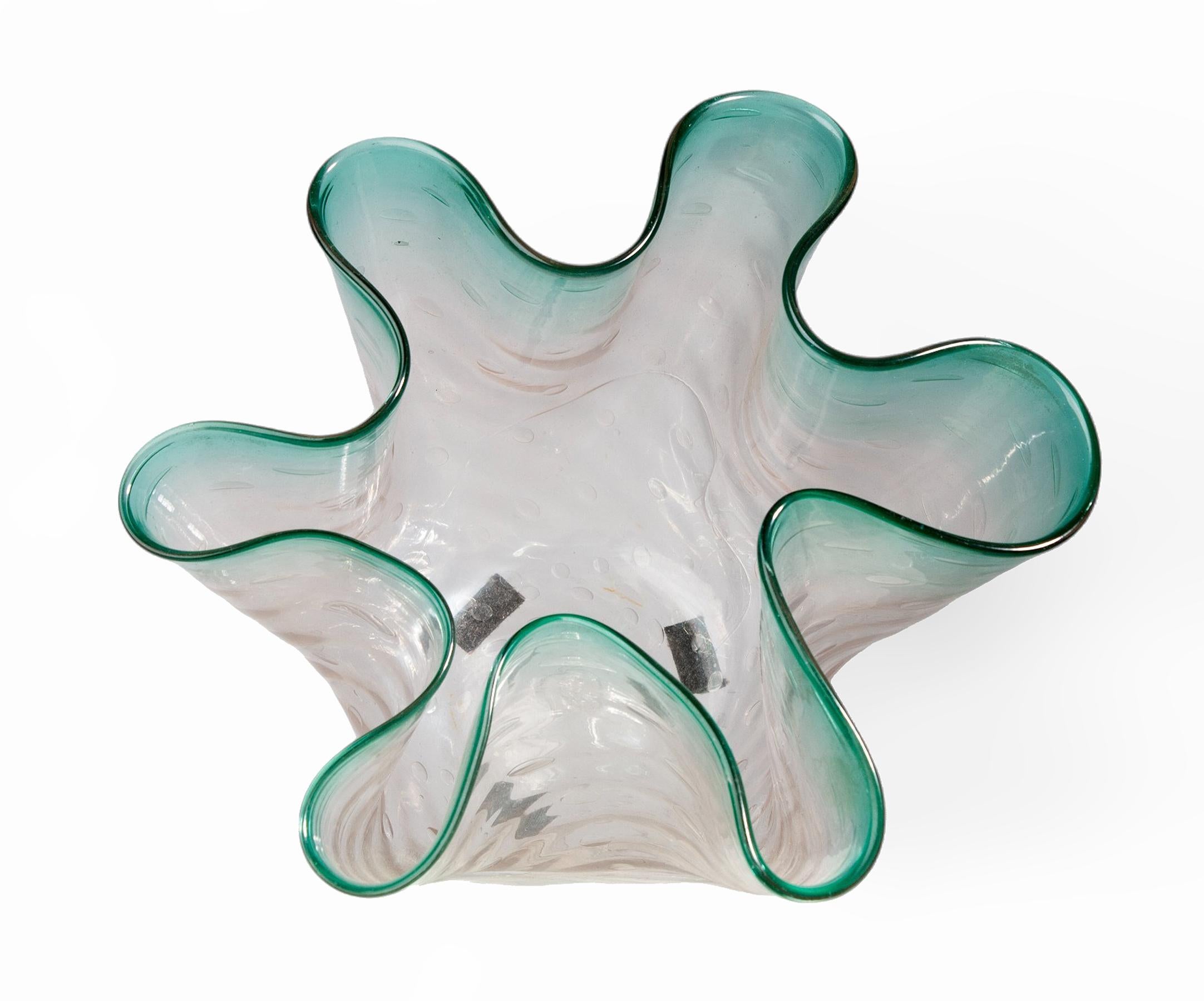 Verre Vase Fazzoletto en verre de Murano bleuâtre moderne du milieu du 20e siècle avec plis, Italie en vente