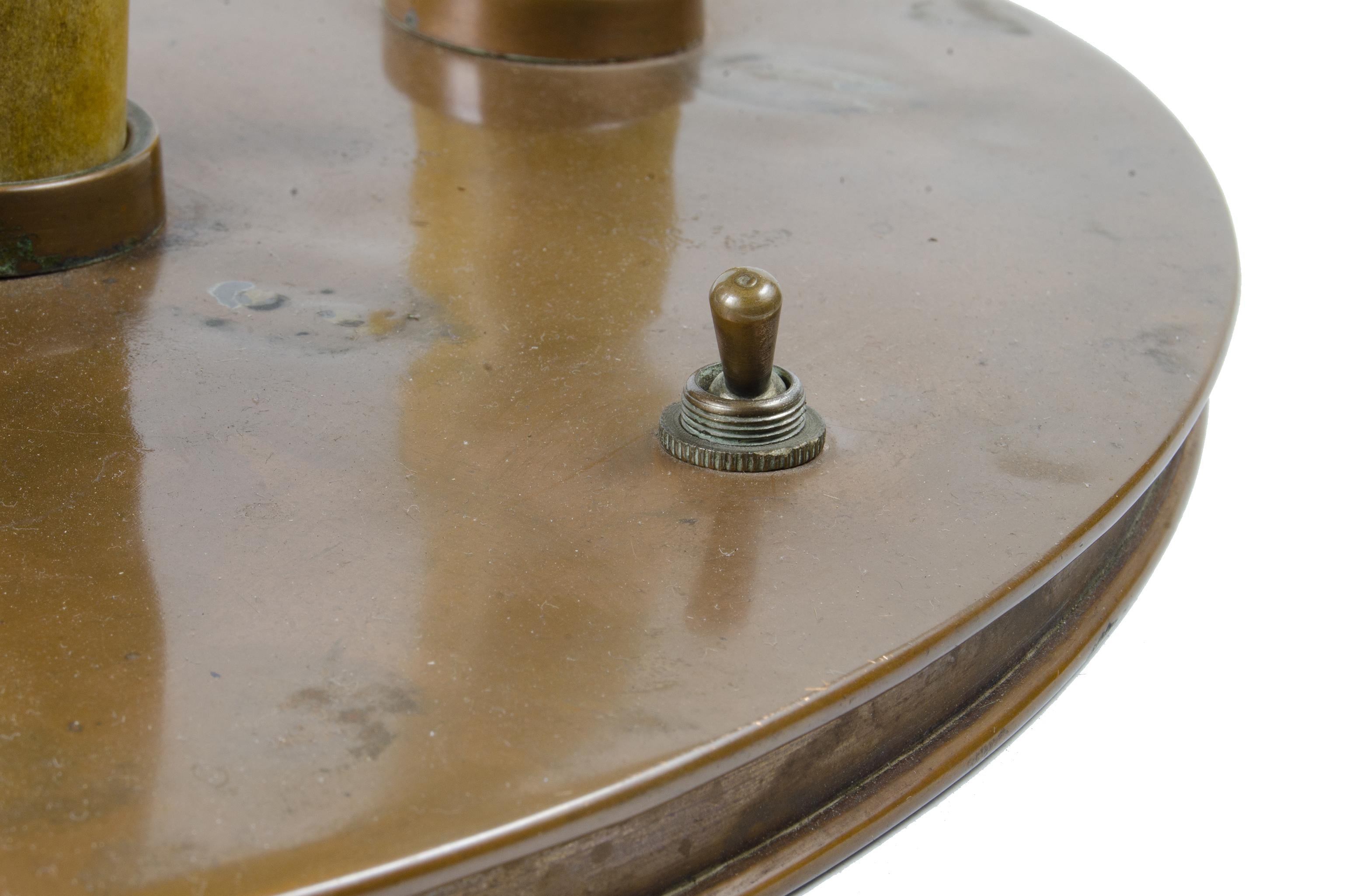 Lampe de table Bouillotte moderne du milieu du 20e siècle avec corps et abat-jour en laiton, Italie en vente 1
