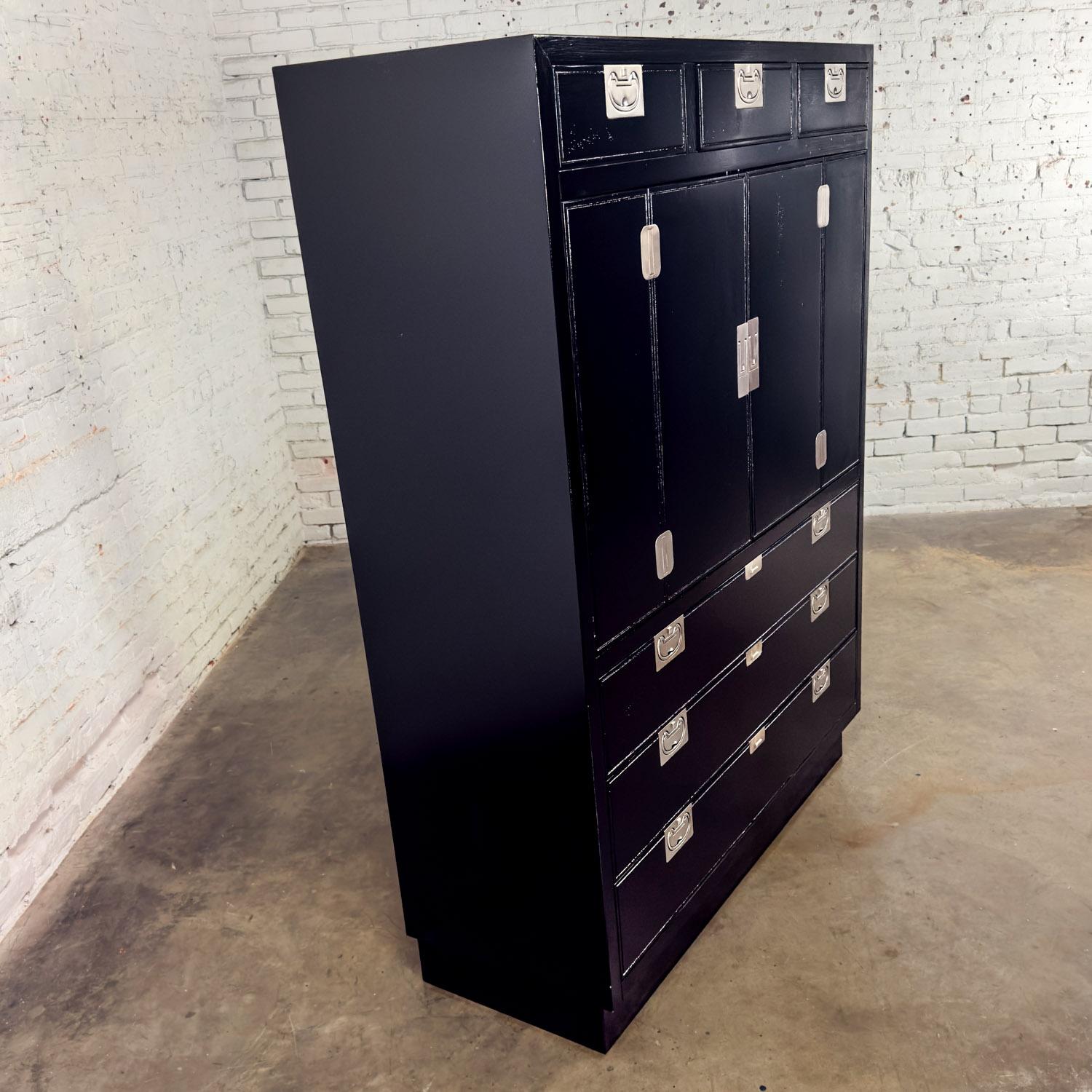 Mitte des 20. Jahrhunderts Modern Campaigner Henredon Schwarz Entertainment Cabinet oder Armoire im Angebot 5