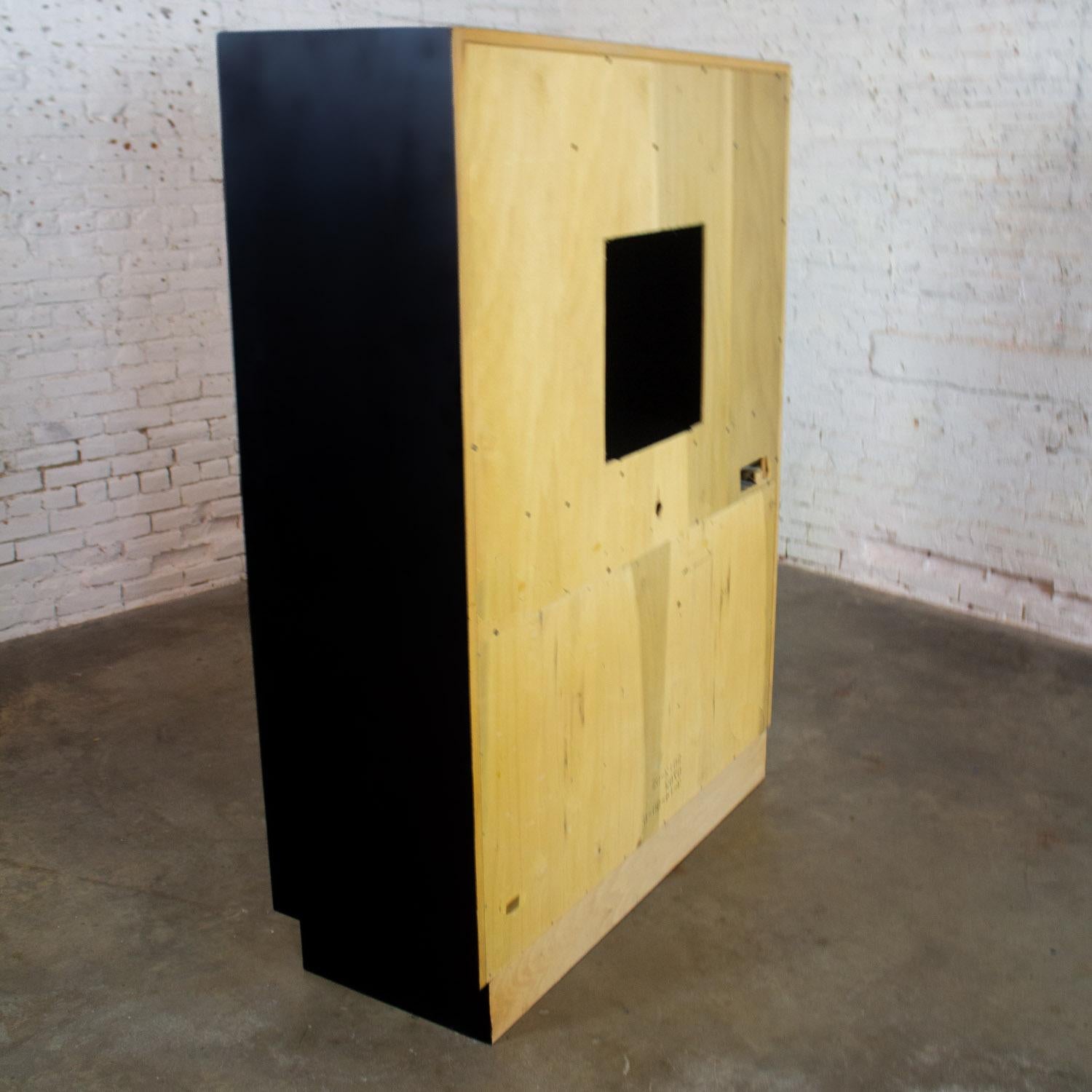 Mitte des 20. Jahrhunderts Modern Campaigner Henredon Schwarz Entertainment Cabinet oder Armoire im Angebot 7