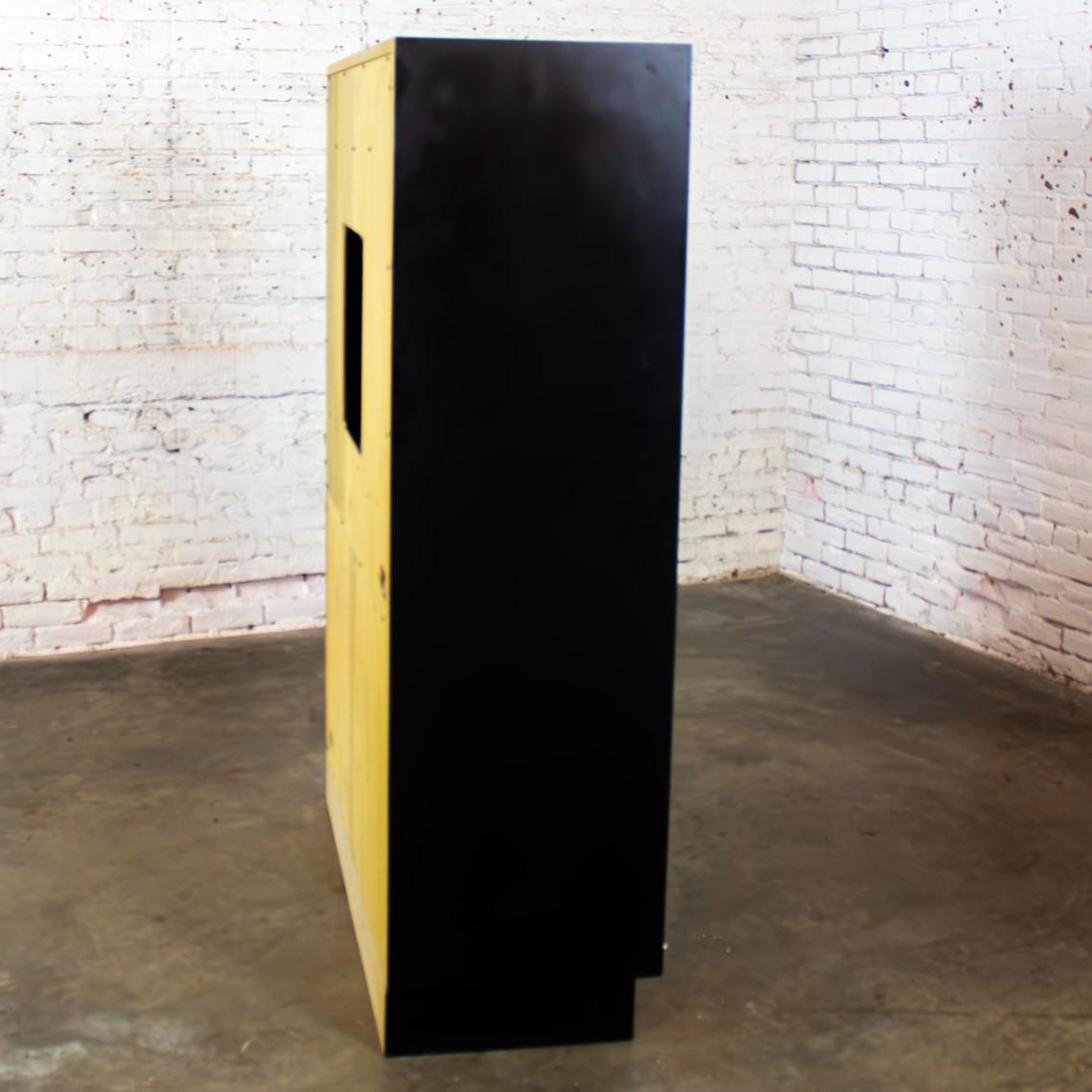Mitte des 20. Jahrhunderts Modern Campaigner Henredon Schwarz Entertainment Cabinet oder Armoire im Angebot 8