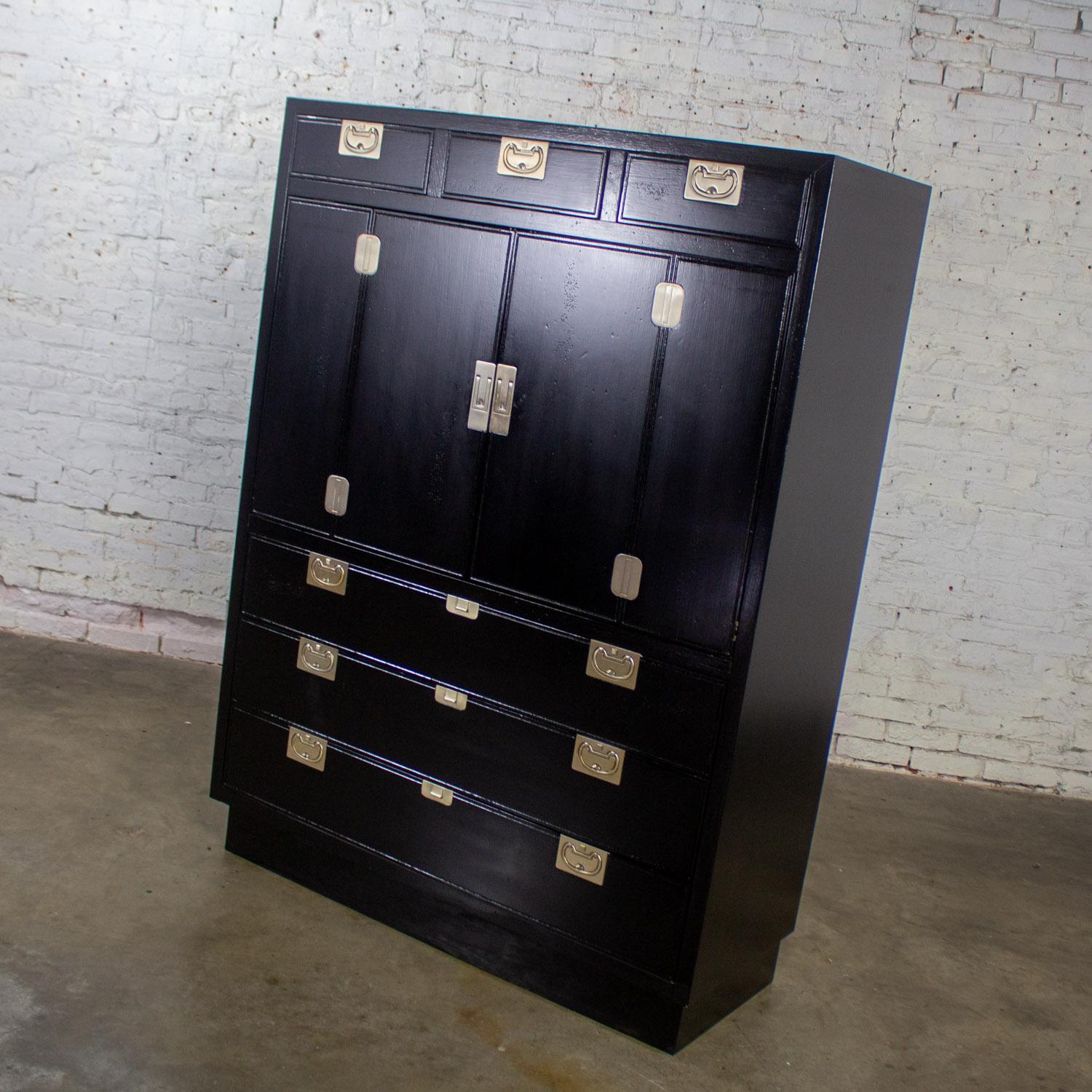Mitte des 20. Jahrhunderts Modern Campaigner Henredon Schwarz Entertainment Cabinet oder Armoire (Kampagne) im Angebot