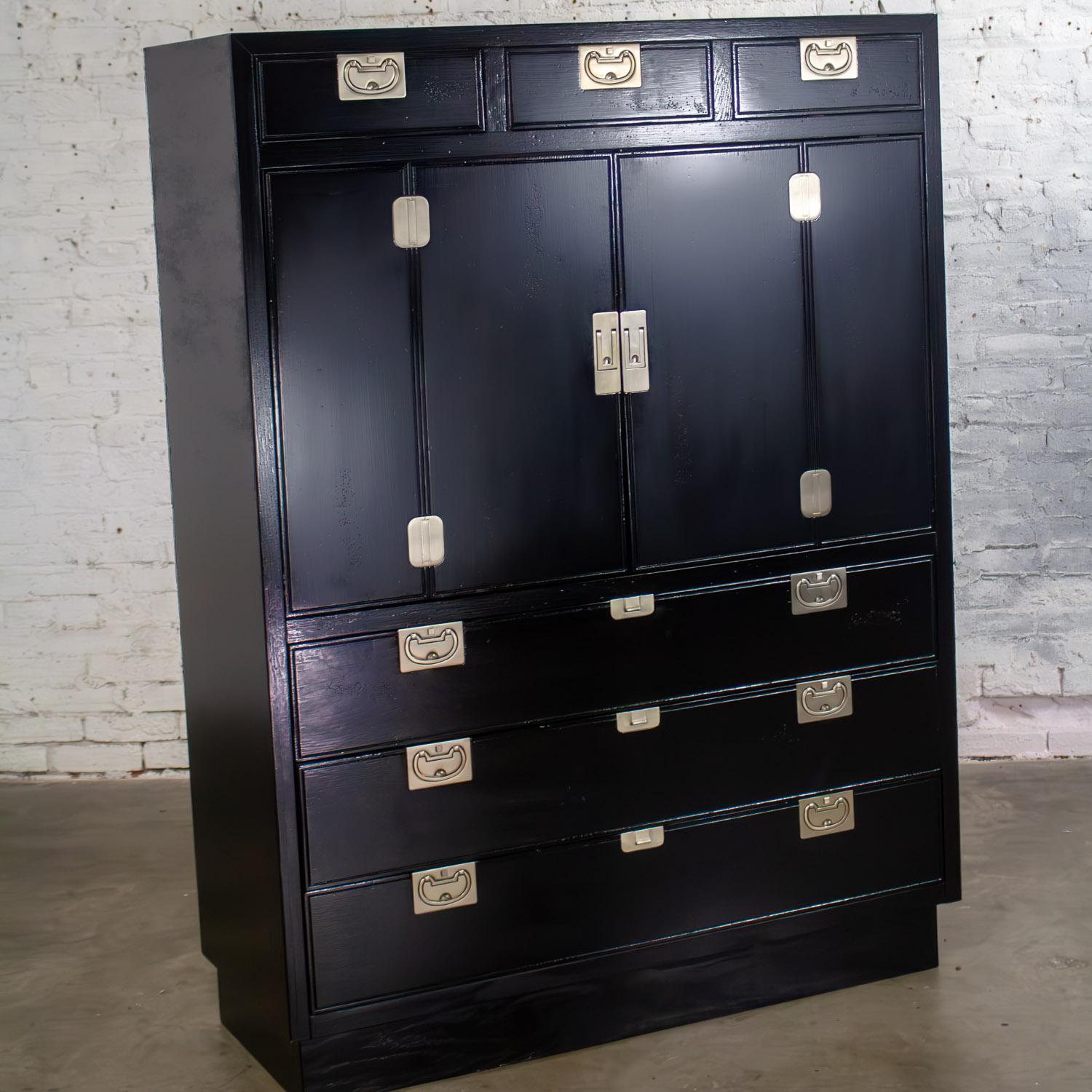 Mitte des 20. Jahrhunderts Modern Campaigner Henredon Schwarz Entertainment Cabinet oder Armoire im Zustand „Gut“ im Angebot in Topeka, KS