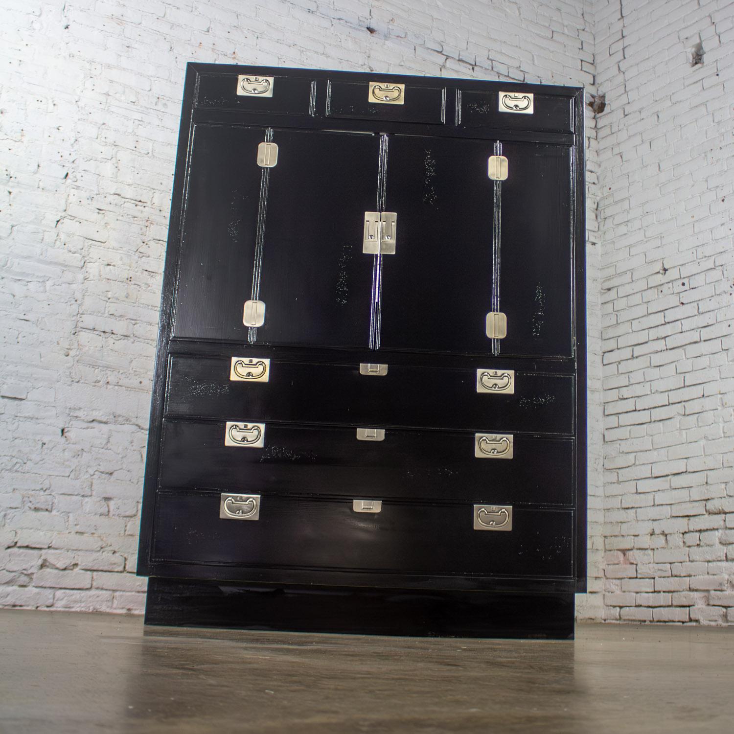 Mitte des 20. Jahrhunderts Modern Campaigner Henredon Schwarz Entertainment Cabinet oder Armoire im Angebot 1