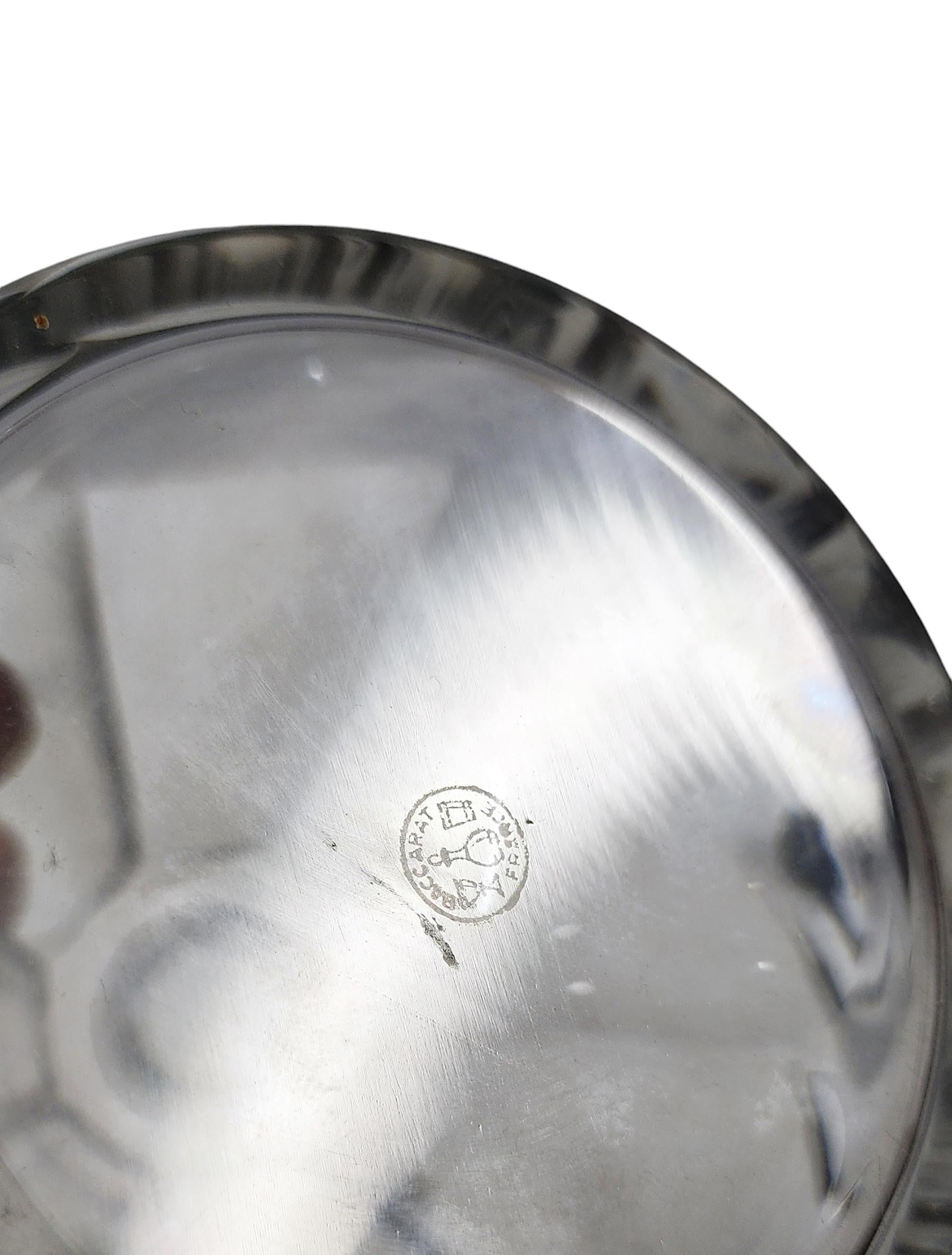 Decantador de cristal tallado/vidrio moderno de Baccarat de mediados del siglo XX con tapón, Francia en Bueno estado para la venta en North Miami, FL
