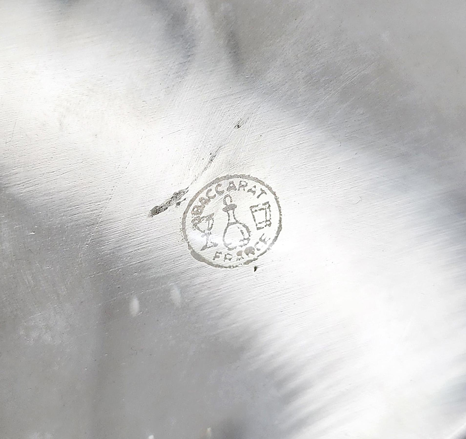 Decantador de cristal tallado/vidrio moderno de Baccarat de mediados del siglo XX con tapón, Francia Cristal en venta