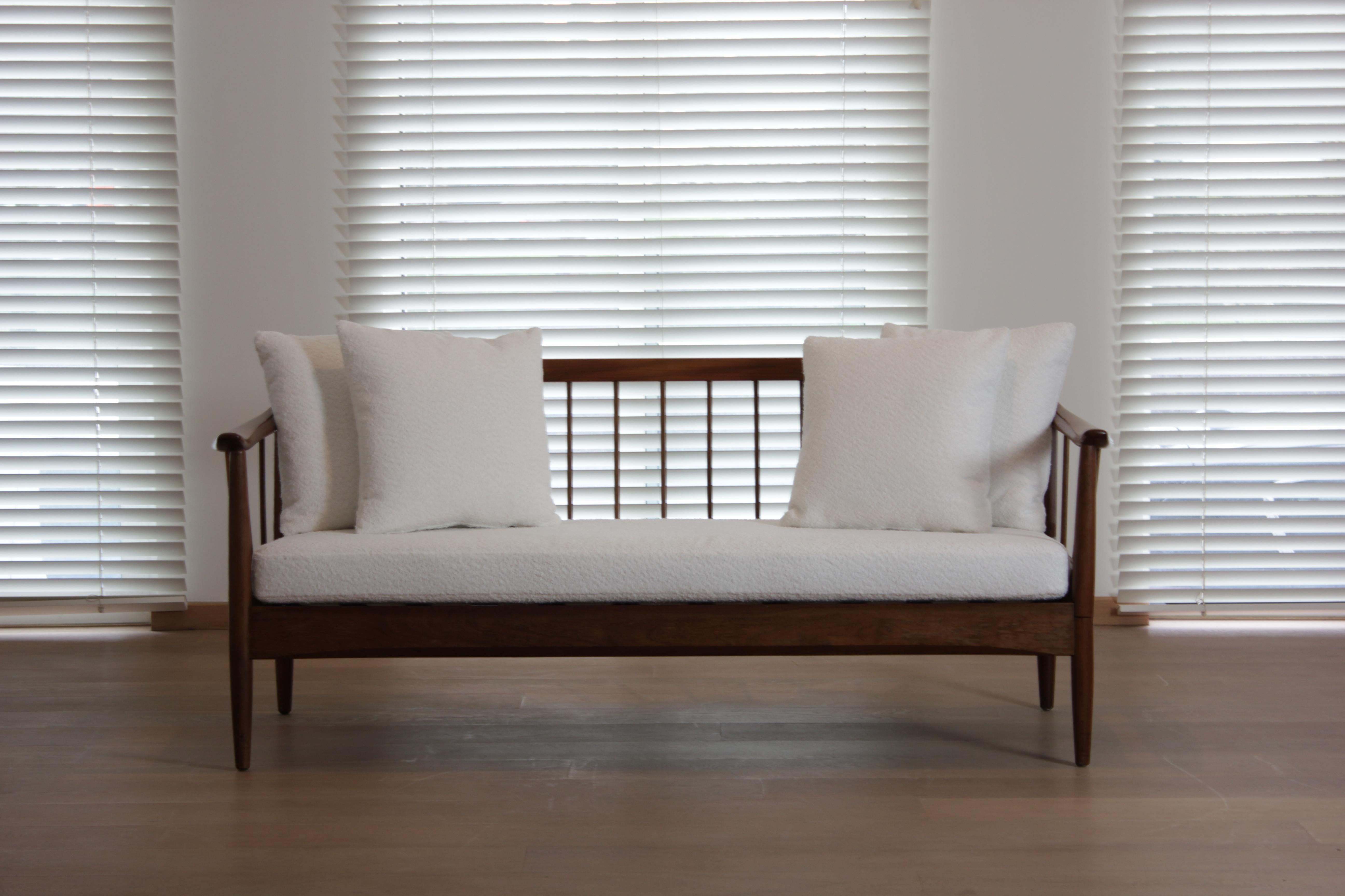 Mid-Century Modern Mid 20th Century Modern Daybed by Greaves & Thomas, 1960s For Sale