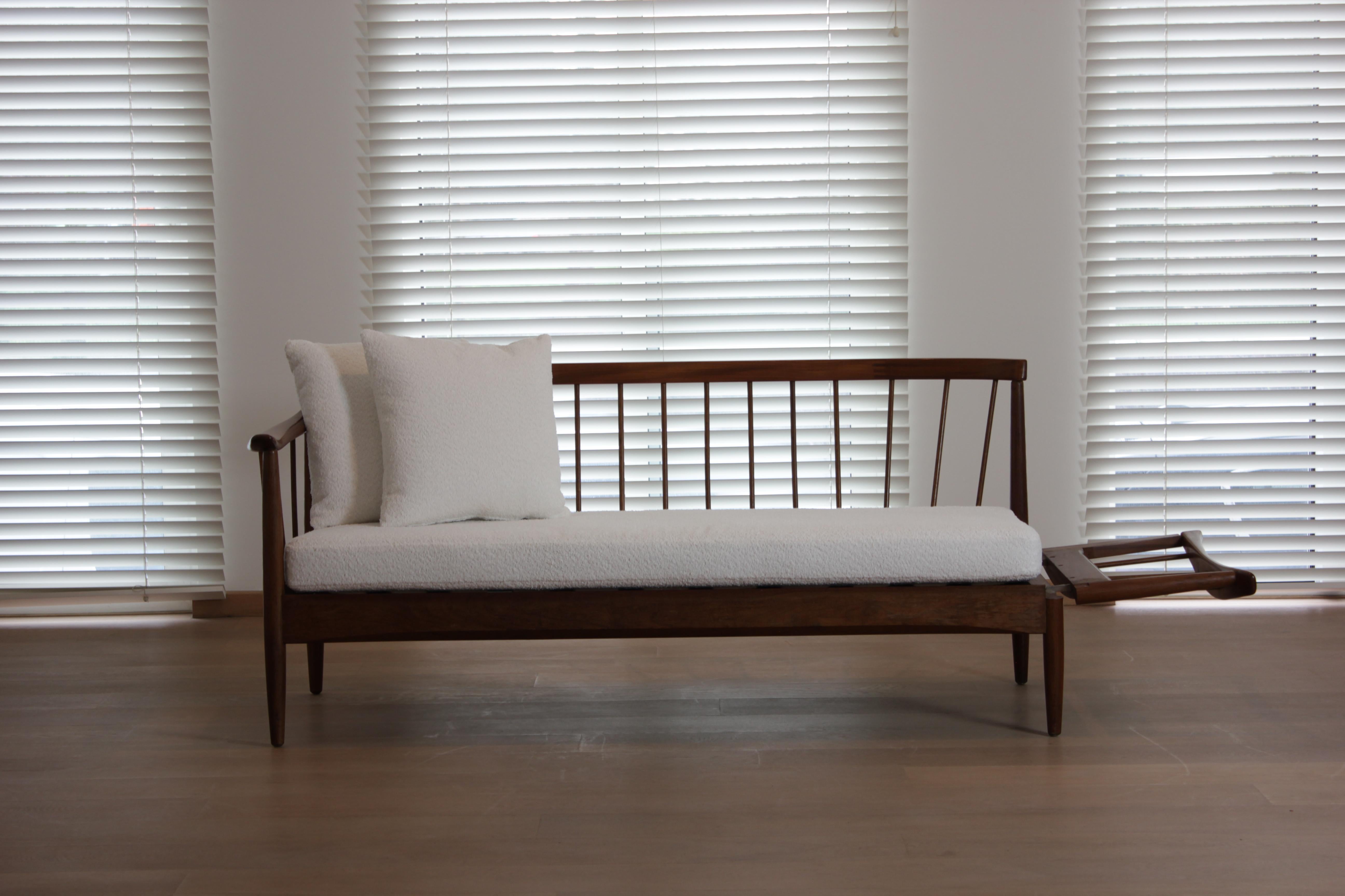 British Mid 20th Century Modern Daybed by Greaves & Thomas, 1960s For Sale