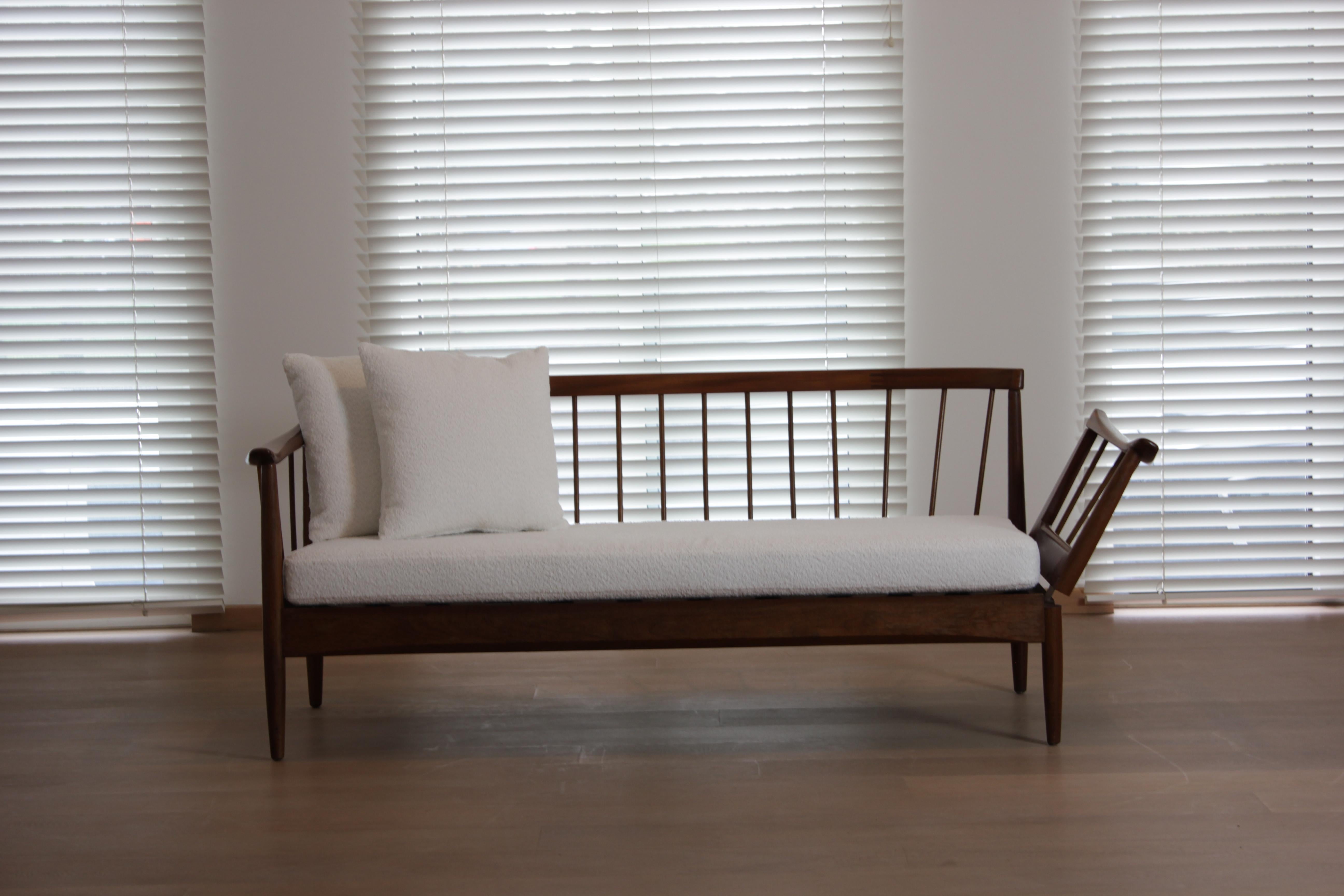 Mid 20th Century Modern Daybed by Greaves & Thomas, 1960s For Sale 2
