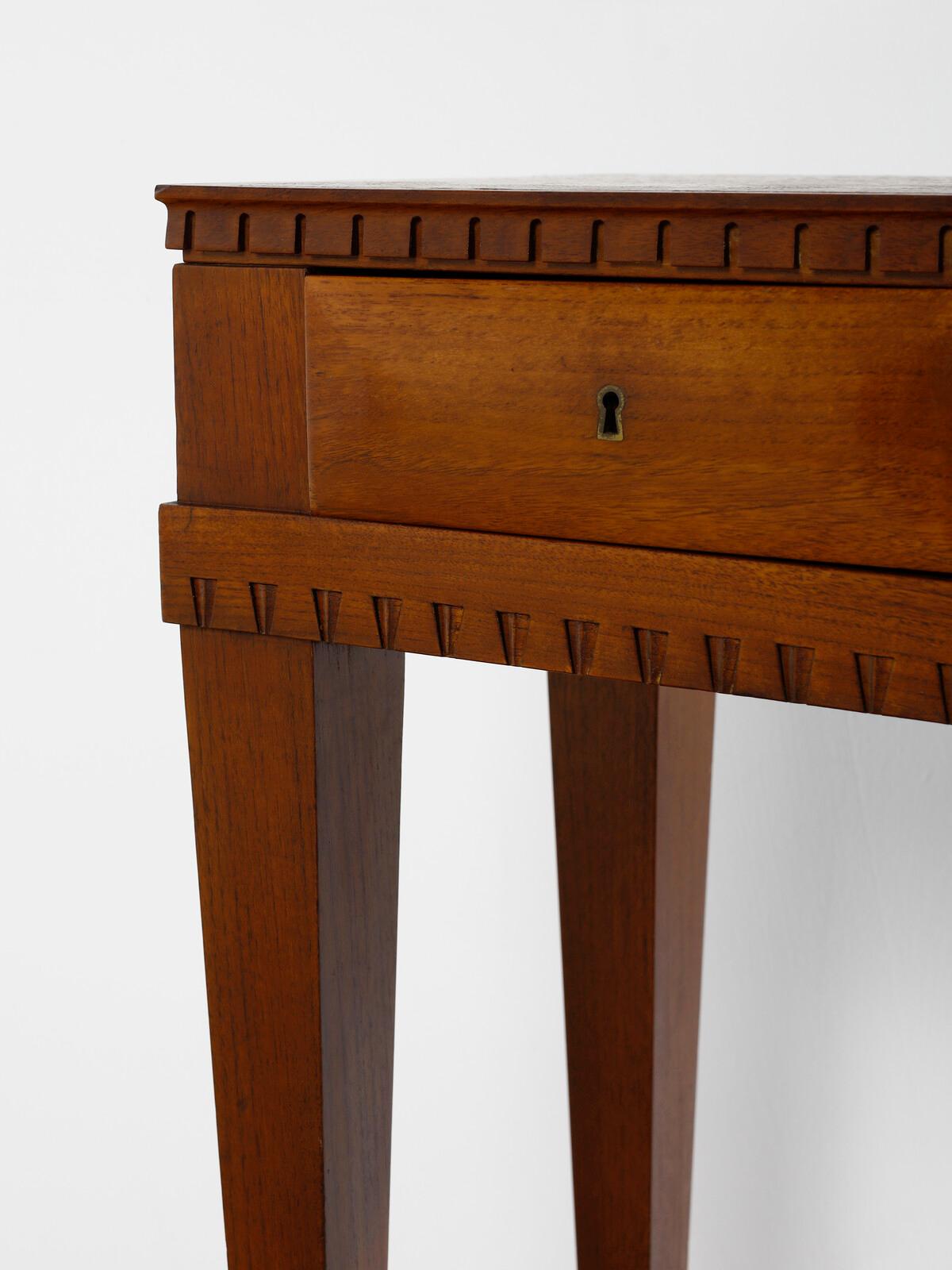 Hand-Crafted Mid-20th Century Modern Five drawers console by Mario Quarti, Italy 1940s For Sale