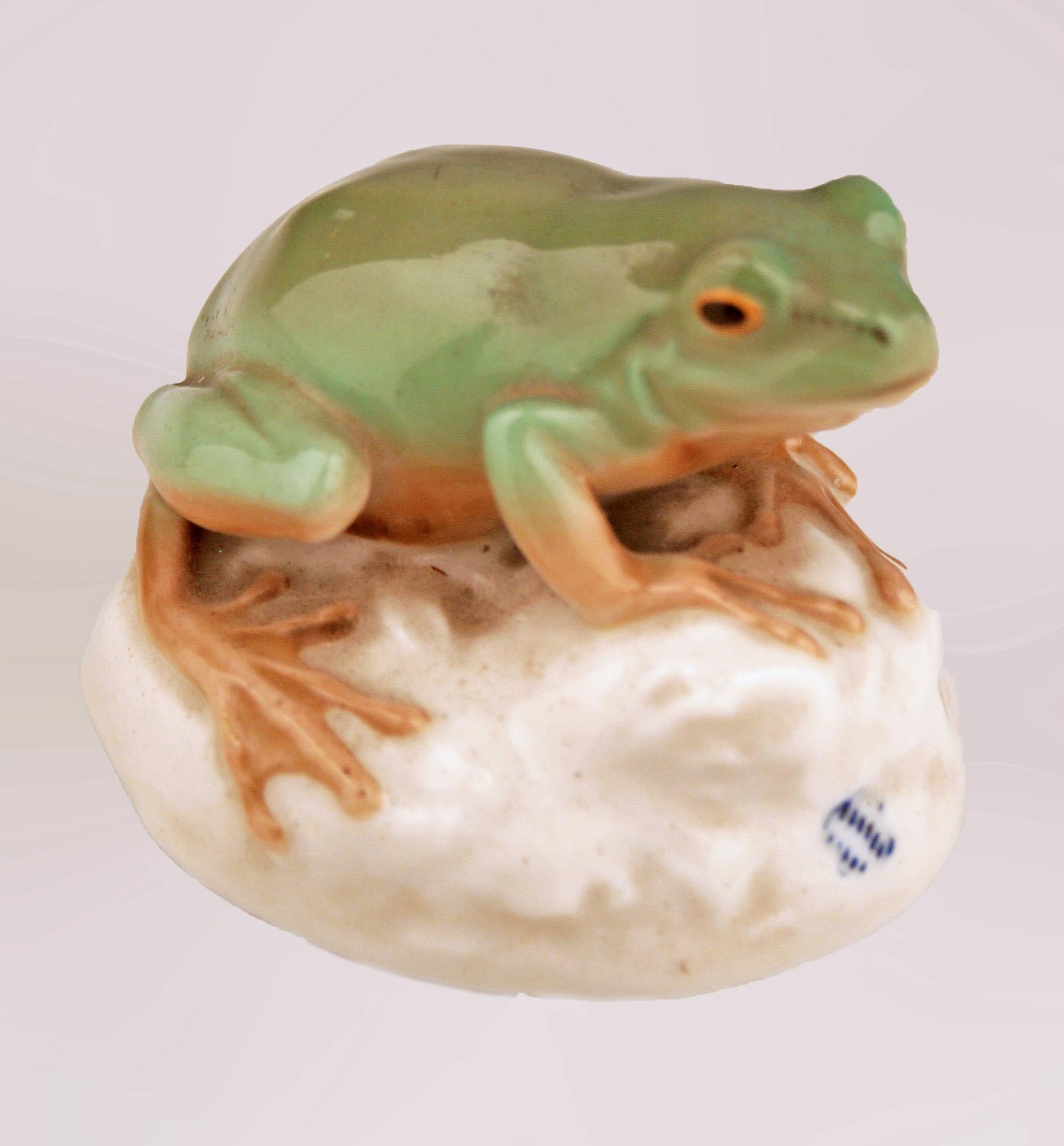 Mid-20th Century Modern German Glazed and Painted Porcelain Frog by Nymphenburg In Good Condition For Sale In North Miami, FL