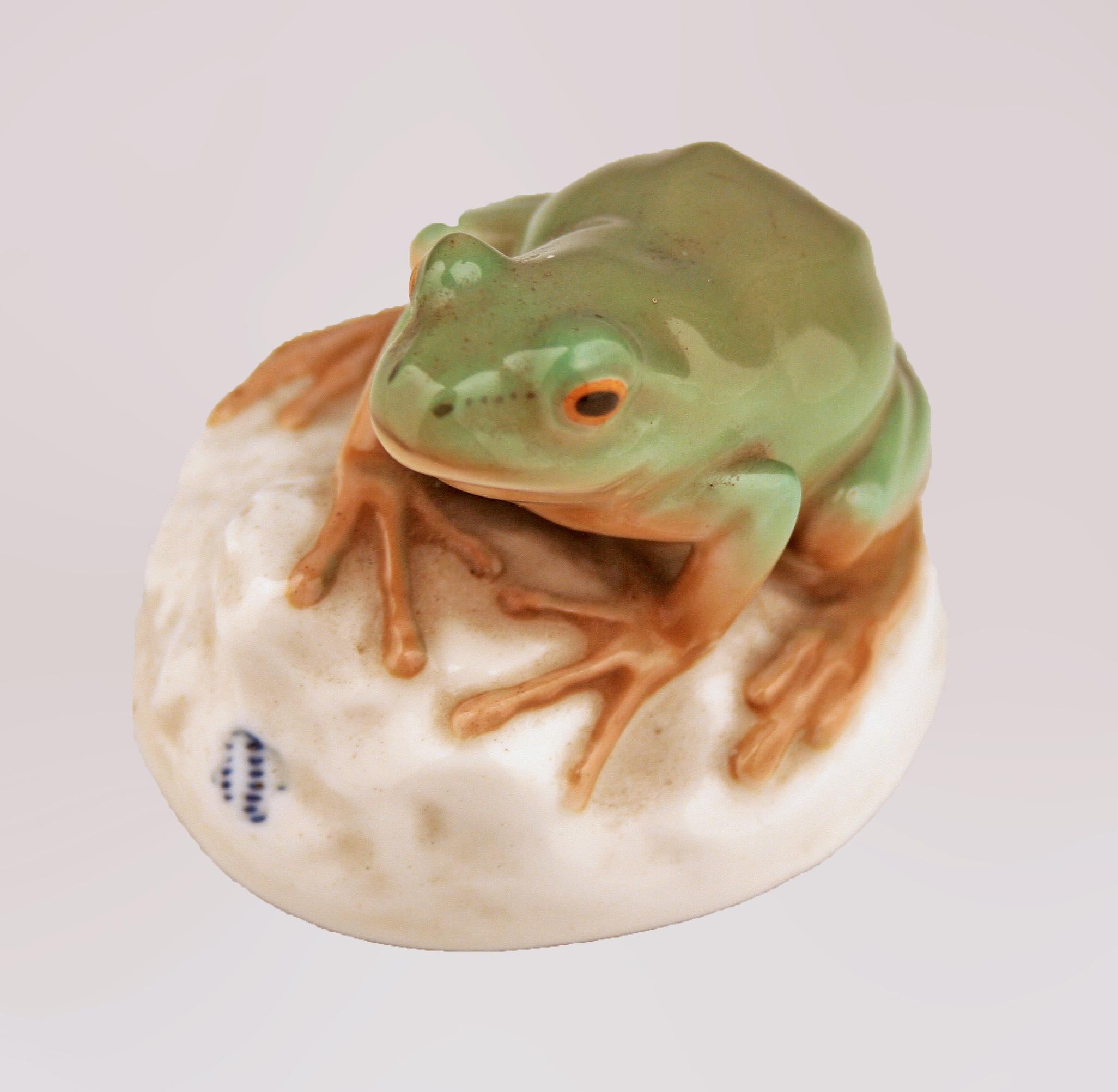 Mid-20th Century Modern German Glazed and Painted Porcelain Frog by Nymphenburg In Good Condition For Sale In North Miami, FL