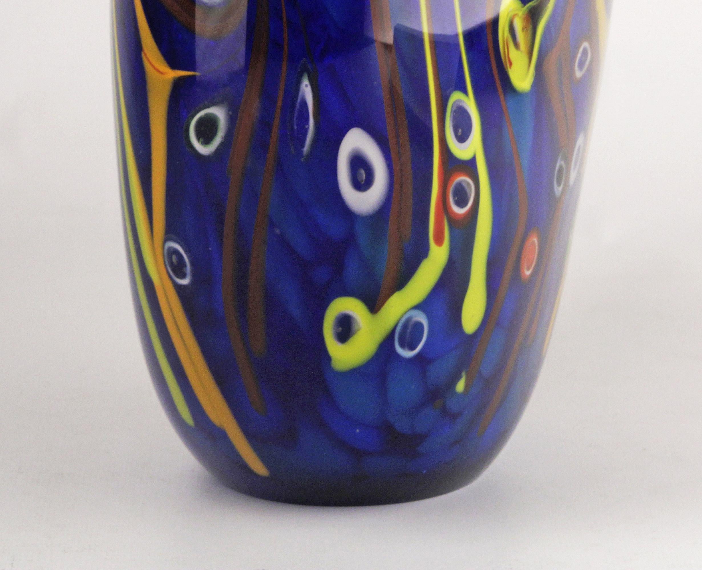 Vetro artistico Vaso in vetro di Murano blu smaltato colorato di design italiano della metà del 20° secolo in vendita