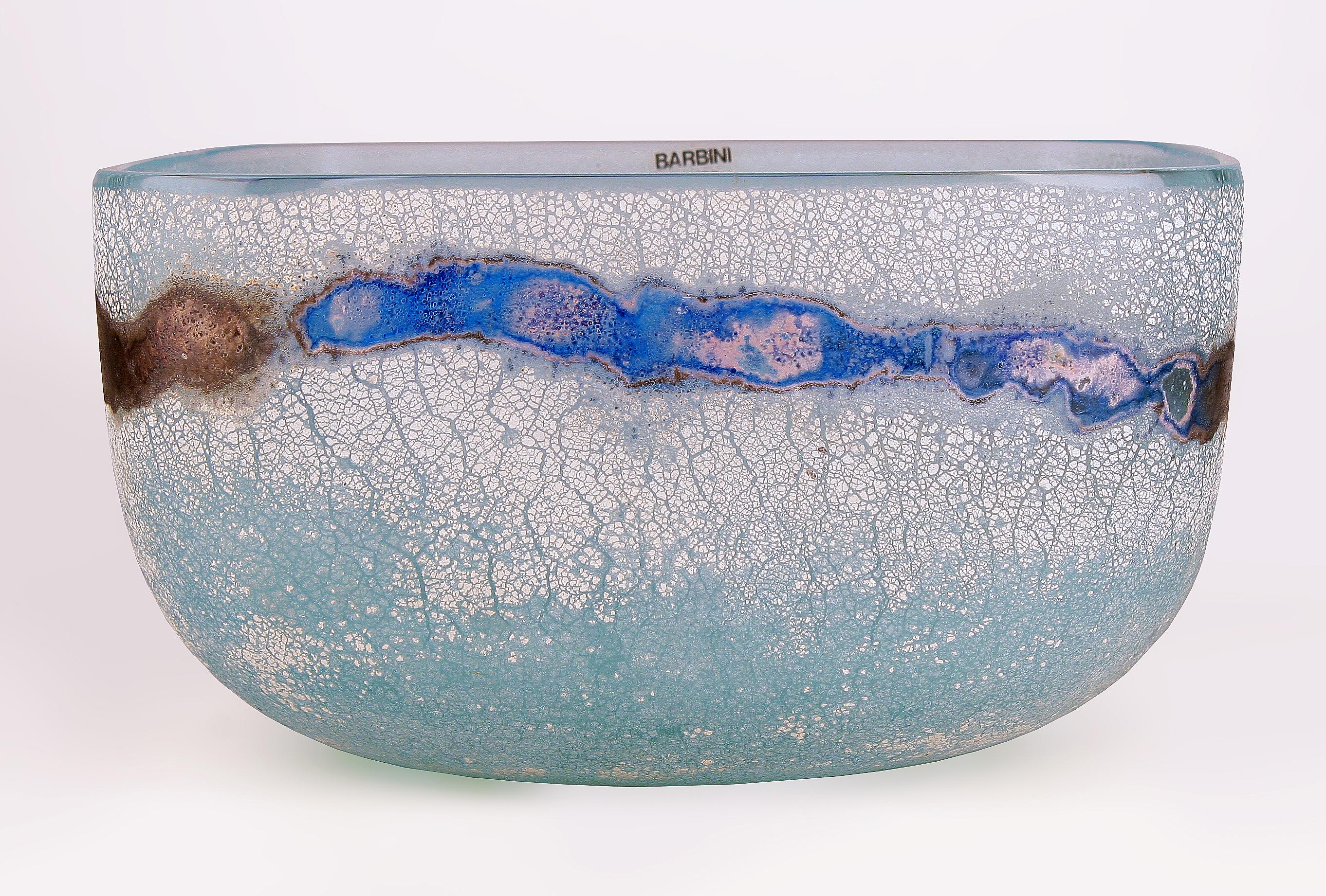 Mid-20th century Modern italian frosted Murano glass decorative scavo bowl by Alfredo Barbini

By: Alfredo Barbini
Material: glass, Murano glass, art glass
Technique: glazed, unglazed, cast, frosted
Dimensions: 4 in x 2 in
Date: mid-20th century,