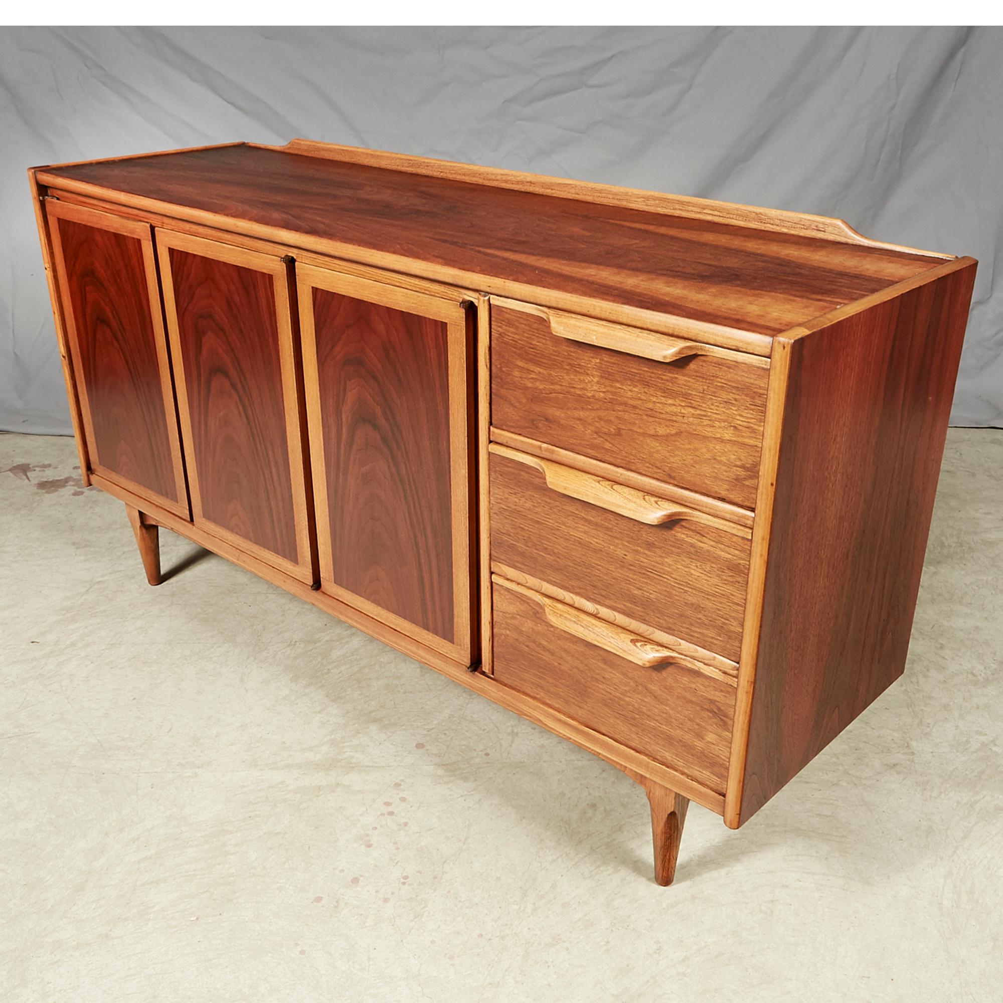 American Mid-20th Century Modern Lane Furniture Walnut Credenza For Sale