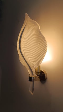 Mid 20th Century Modern Leaf Sconce in White Striped Murano Glass, italy, 60s
