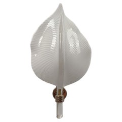 Applique à feuilles du milieu du XXe siècle en verre de Murano rayé blanc, Italie, années 60