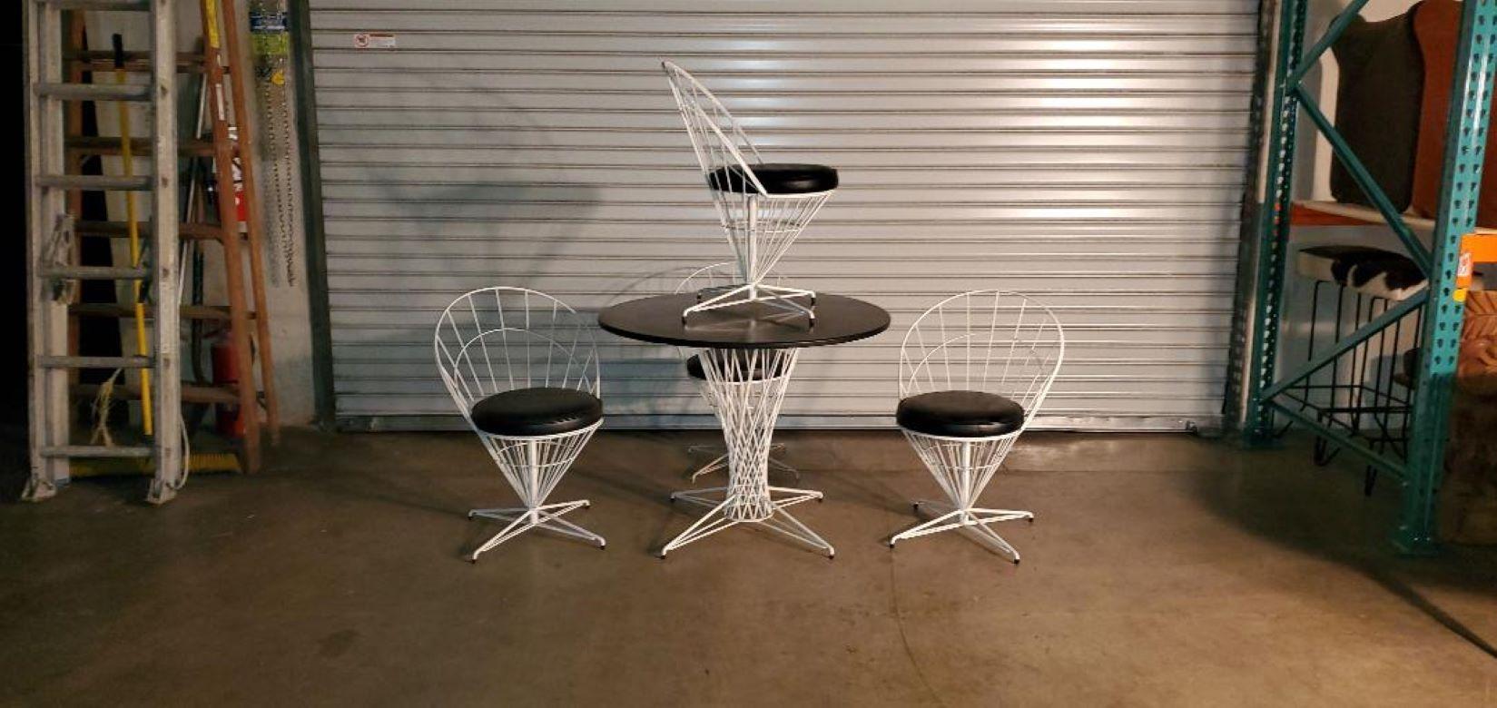 Mid 20th Century Modern Open Metal Wire Dining Table and Chairs, Set of 5 For Sale 6