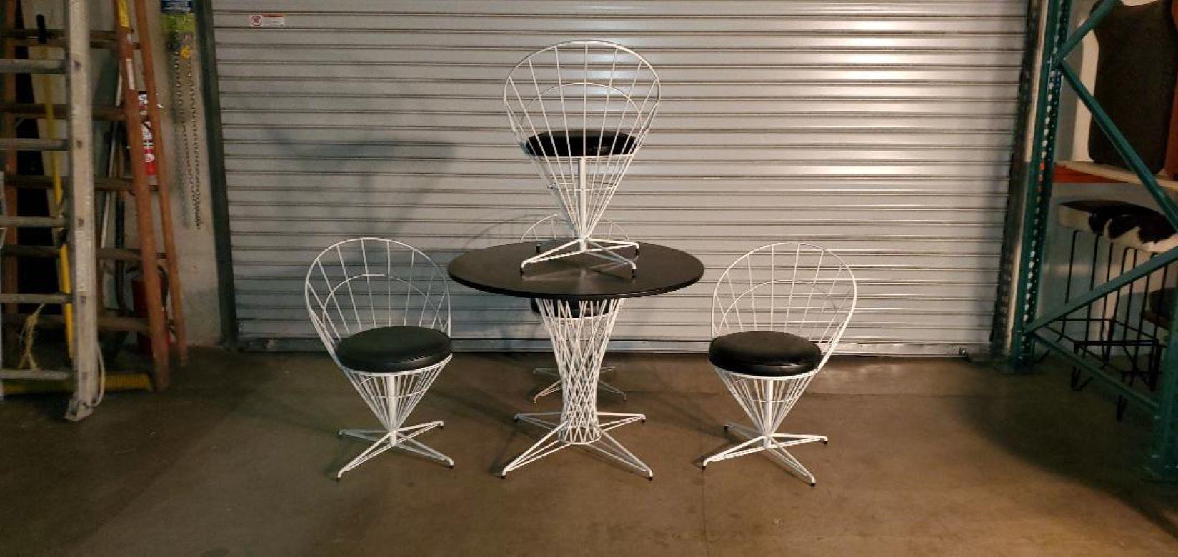Mid 20th Century Modern Open Metal Wire Dining Table and Chairs, Set of 5 For Sale 8