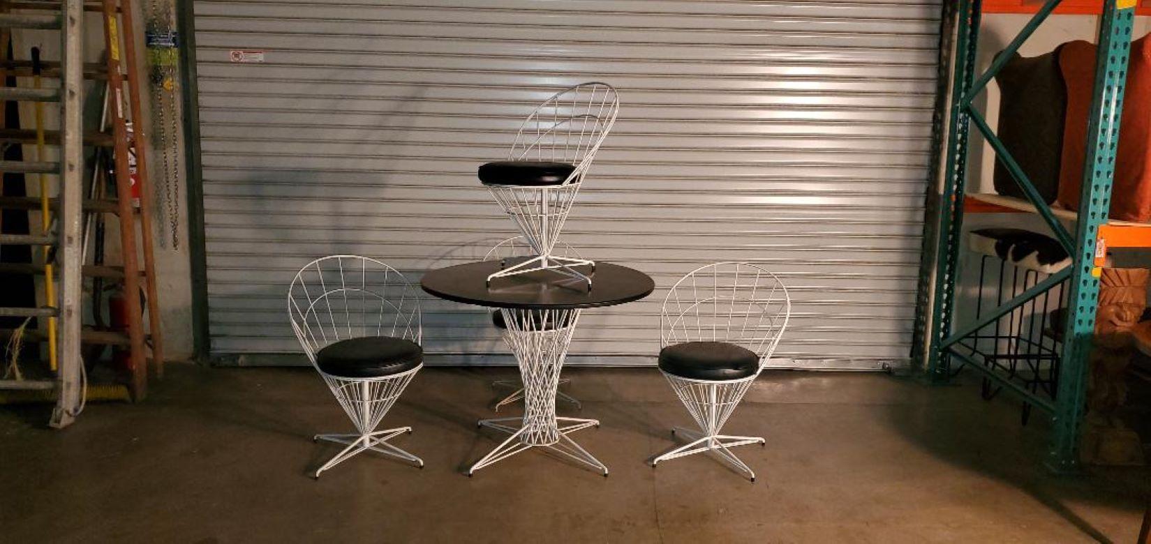 Mid 20th Century Modern Open Metal Wire Dining Table and Chairs, Set of 5 For Sale 9