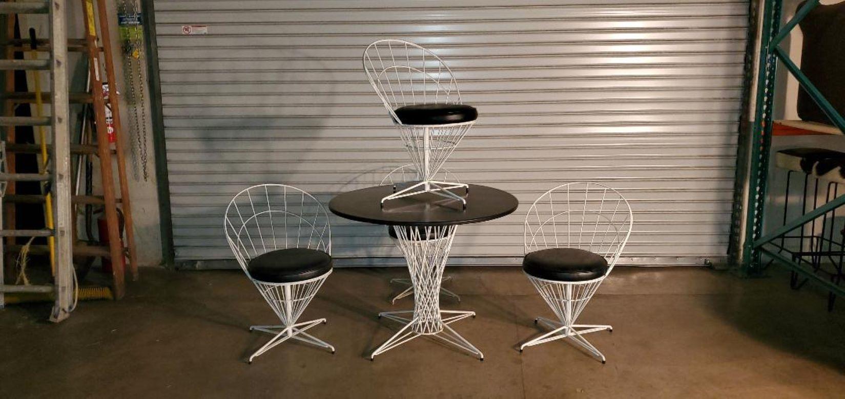 Mid 20th Century Modern Open Metal Wire Dining Table and Chairs, Set of 5 For Sale 10