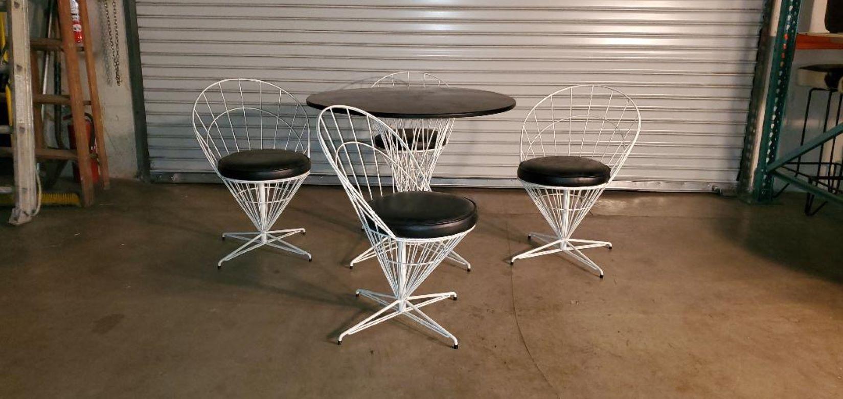 Mid 20th Century Modern Open Metal Wire Dining Table and Chairs, Set of 5 For Sale 11