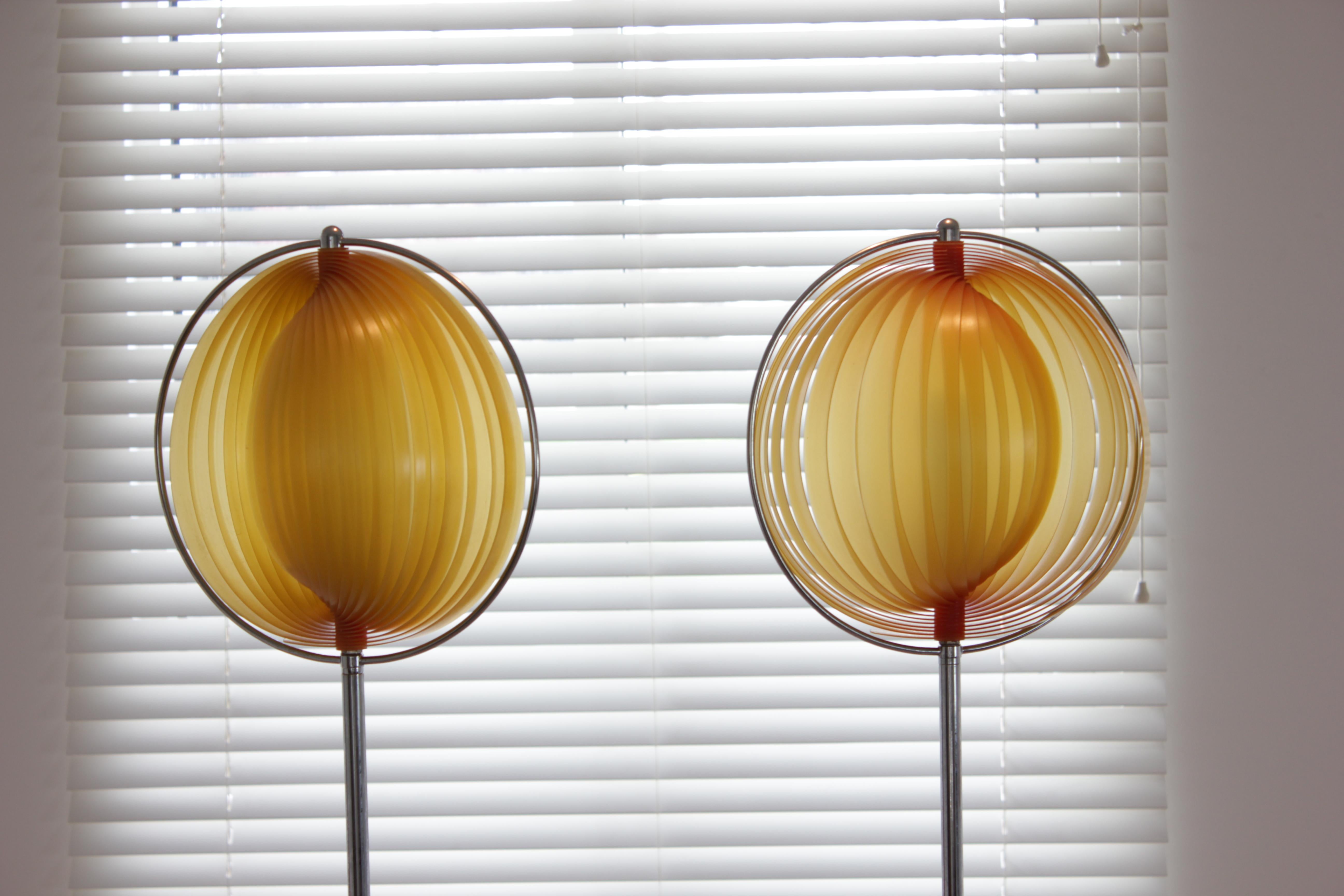 Modernes Paar „Moon“-Stehlampen aus der Mitte des 20. Jahrhunderts von Christian Koban für DOM (Postmoderne)