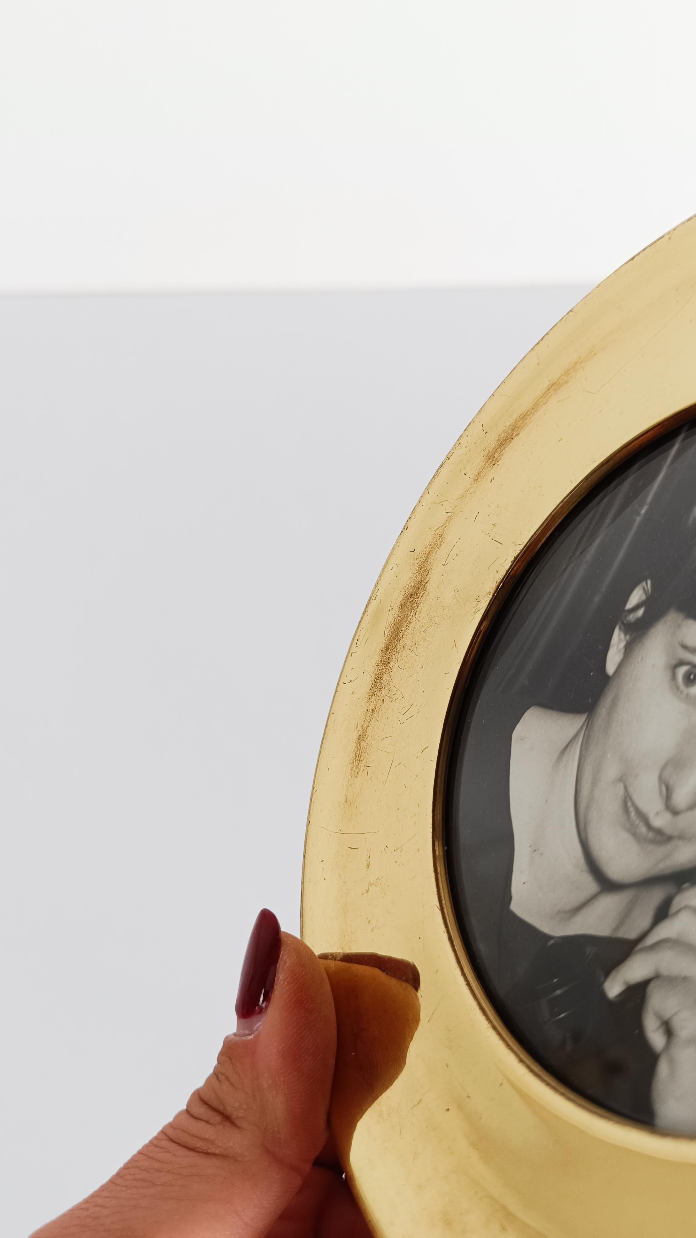 Mid-20th Century Modern Round Brass Picture Frame, Italy 70s For Sale 5