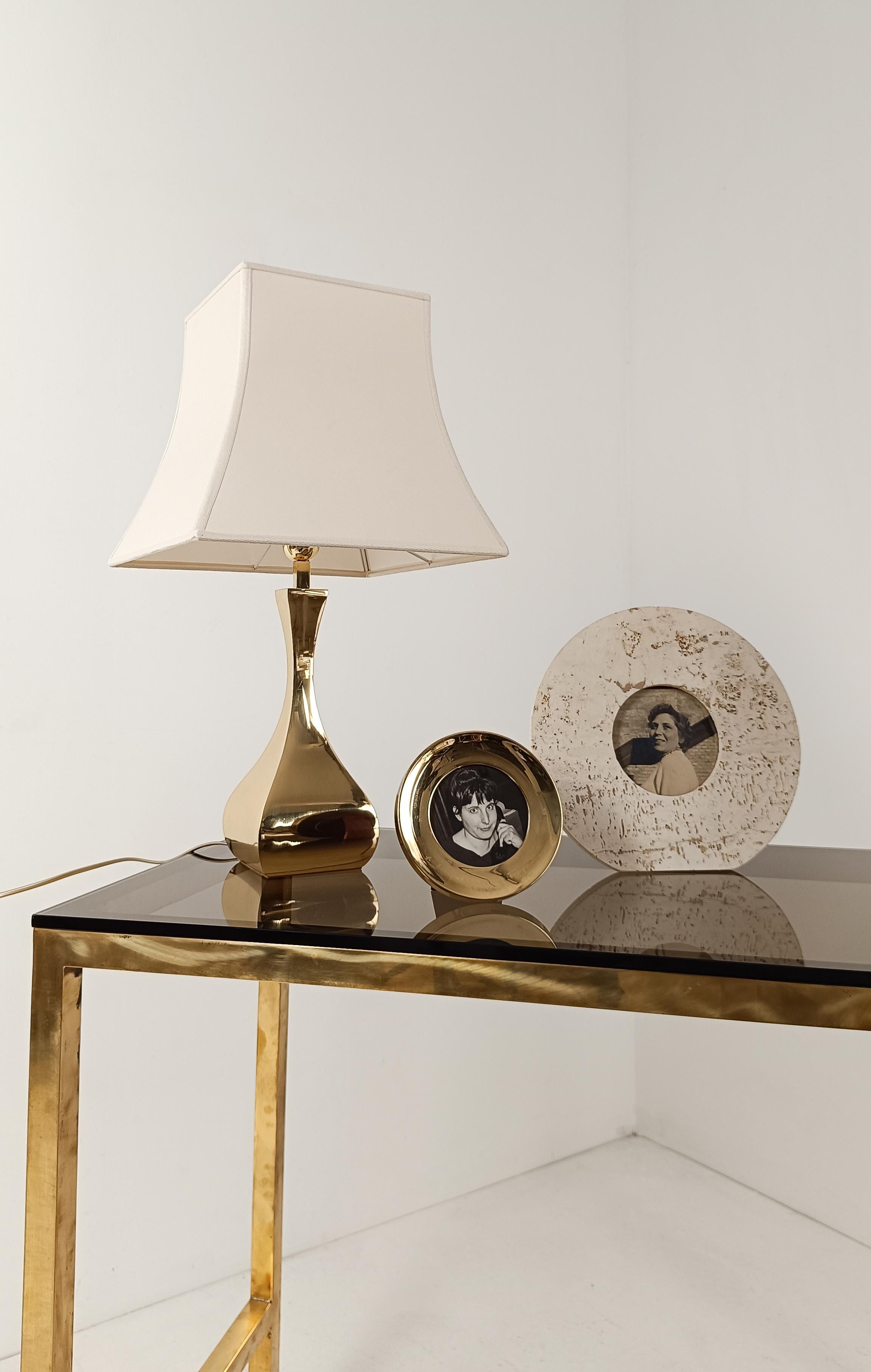 We offer for sale a vintage round brass easel picture frame made in Italy circa 1970s, perfect for holding close-up portrait photographs.
The gilded brass surface is not flat, but like 18th century French frames containing painted miniatures, it has