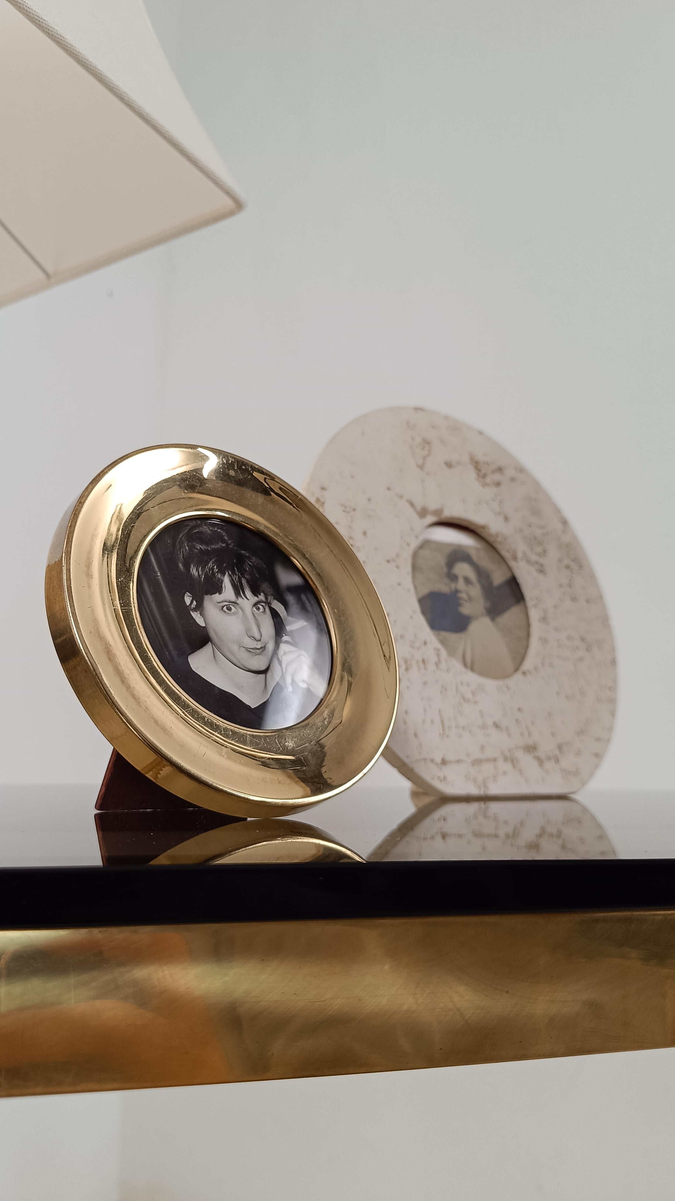 Italian Mid-20th Century Modern Round Brass Picture Frame, Italy 70s For Sale