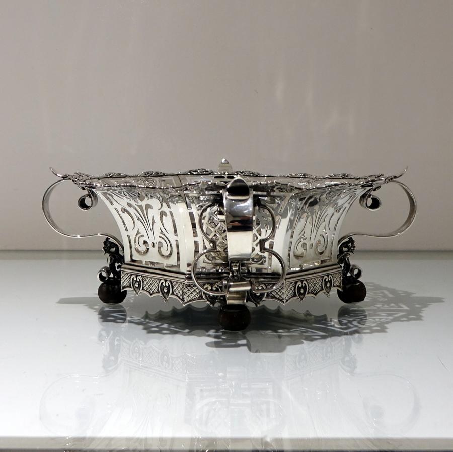 Mid-20th Century Modern Silver 835 Standard Large Dutch Dish, 1944-1945 For Sale 1