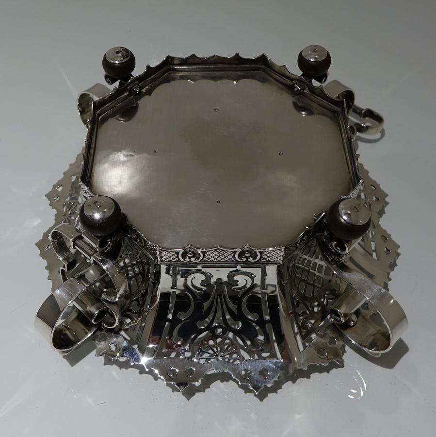 Mid-20th Century Modern Silver 835 Standard Large Dutch Dish, 1944-1945 For Sale 3