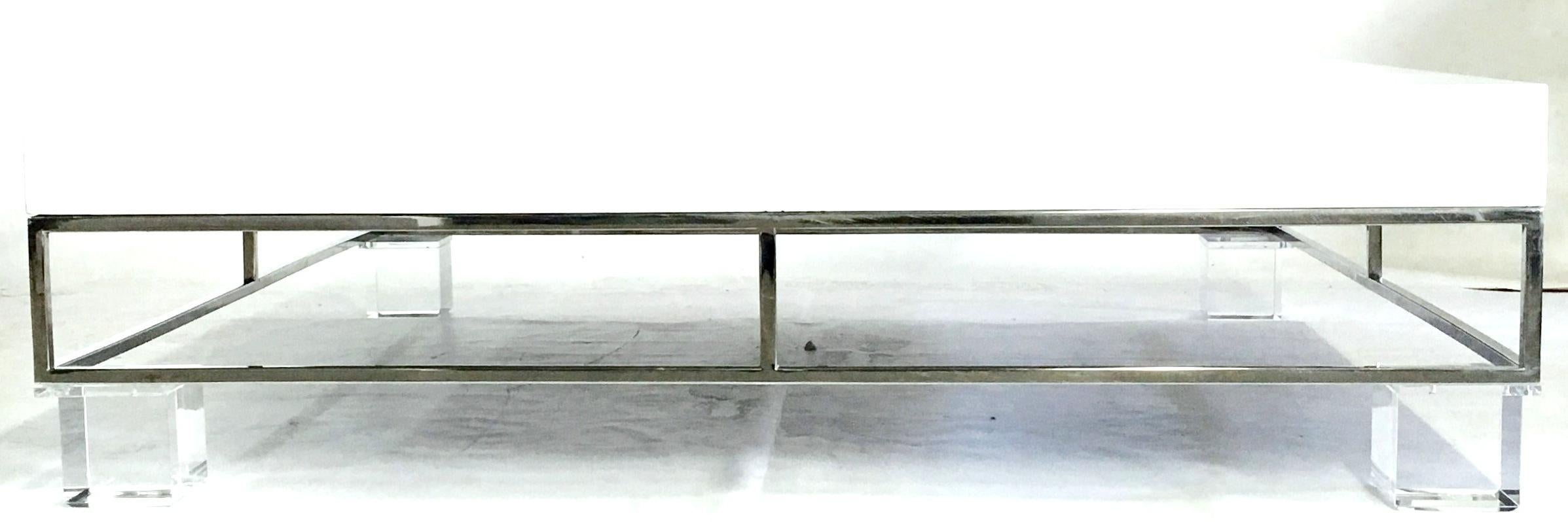 Mid-20th Century Modern Willy Rizzo Style Lacquered and Chrome Lucite Leg Table In Good Condition For Sale In West Palm Beach, FL