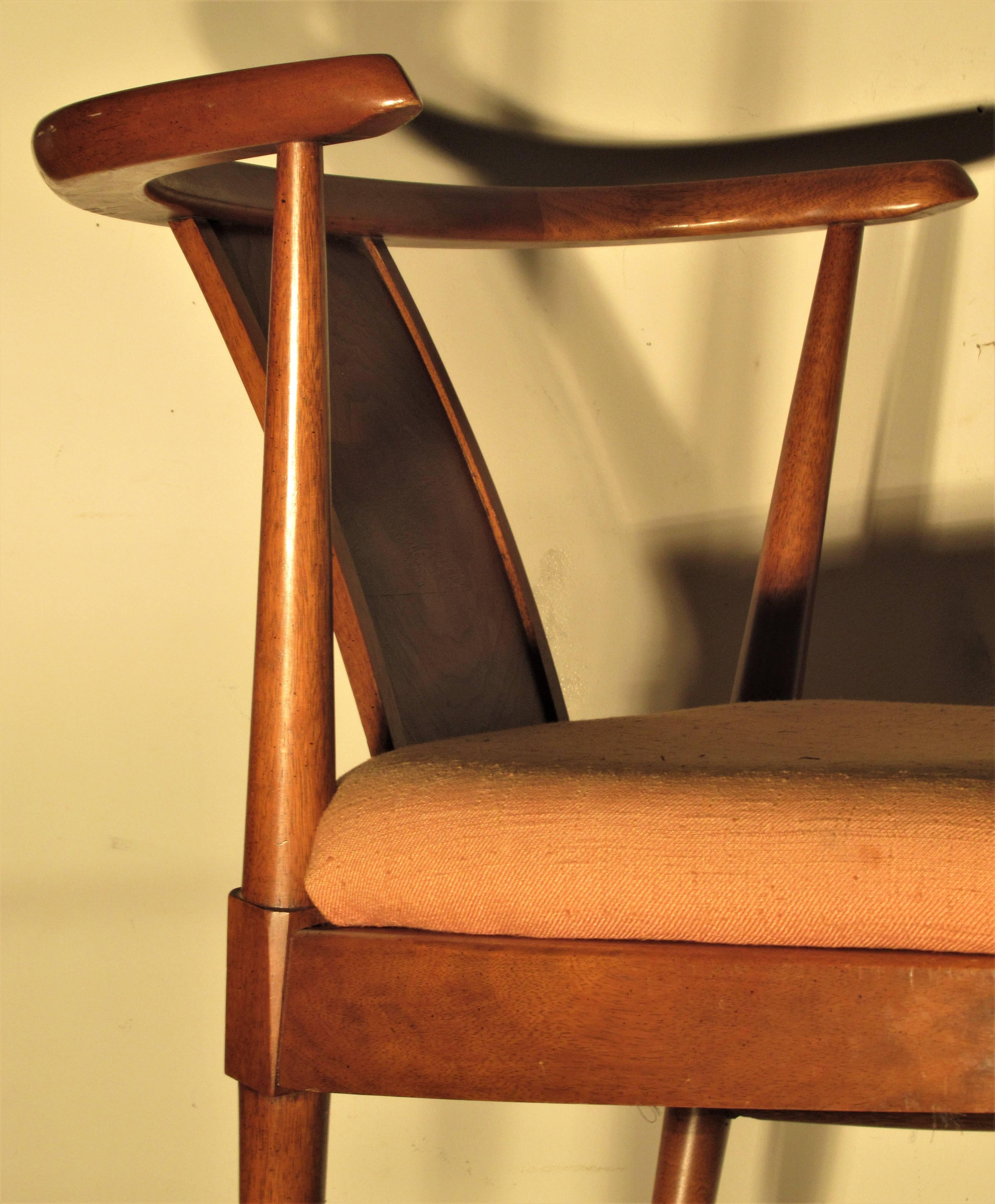 Mid-Century Modern Mid-20th Century Modern Wishbone Chairs Style of Tomlinson