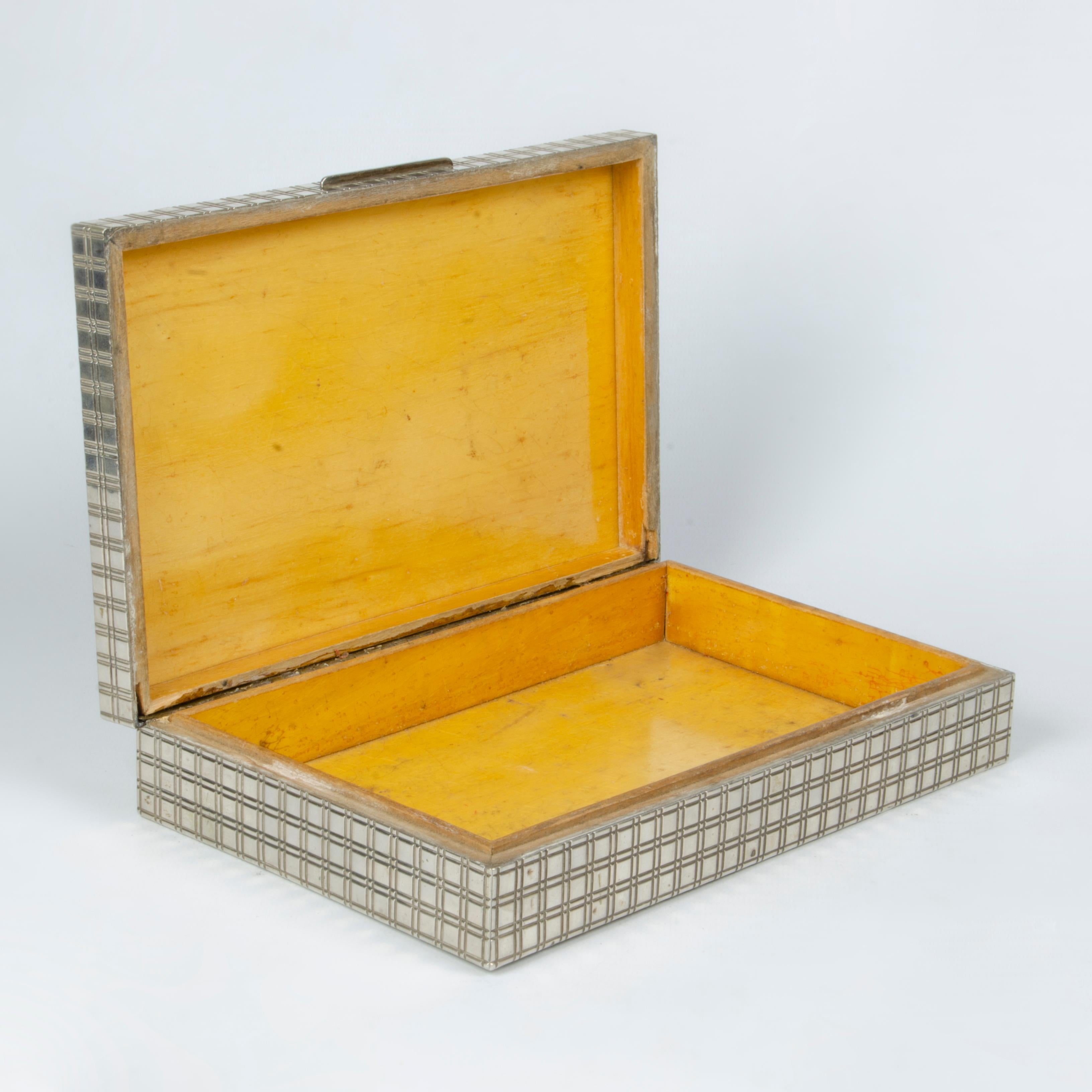 Caja decorativa/cigarera moderna de madera y plata de mediados del siglo XX de Duhill, Inglaterra Inglés en venta