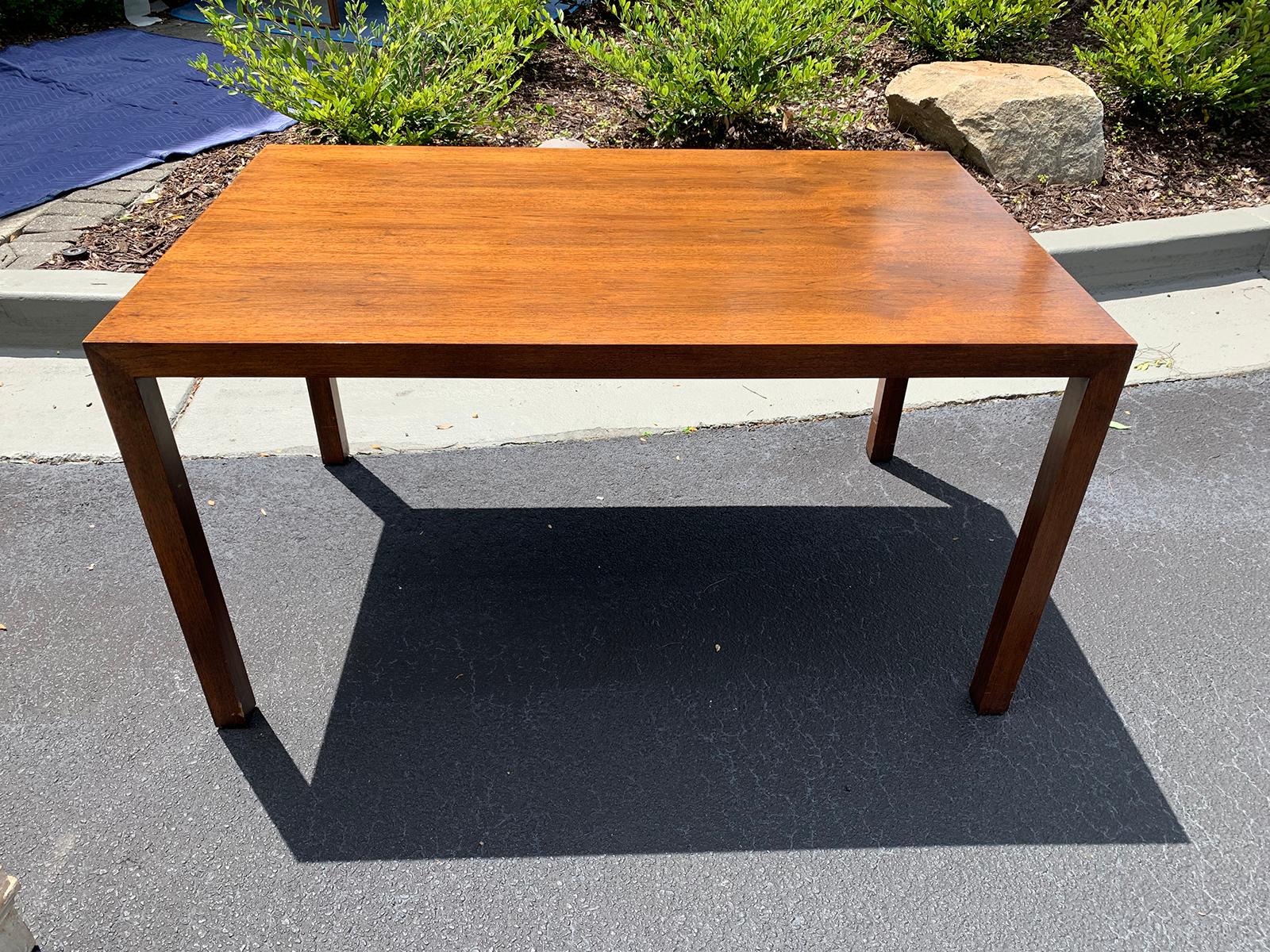 American Mid-20th Century Modern Wood Dining Table in the Style of Wormly for Dunbar For Sale