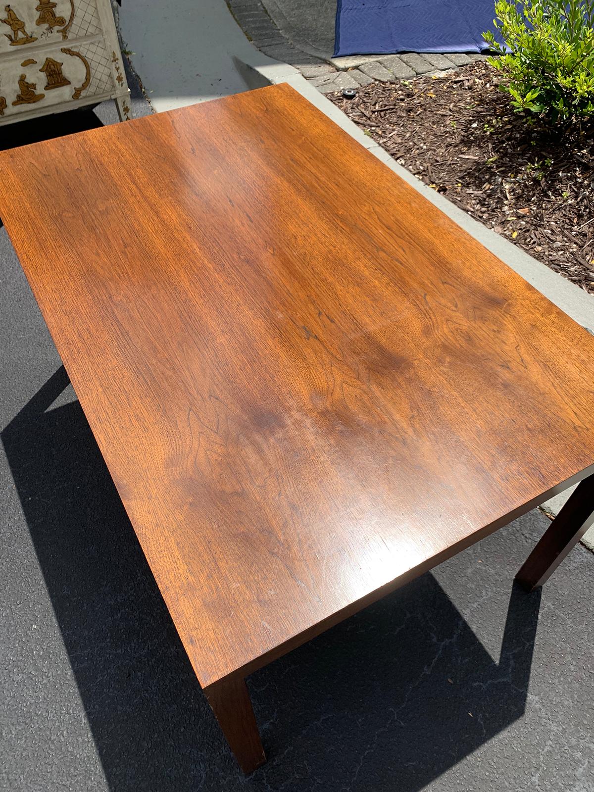 Mid-20th Century Modern Wood Dining Table in the Style of Wormly for Dunbar For Sale 3