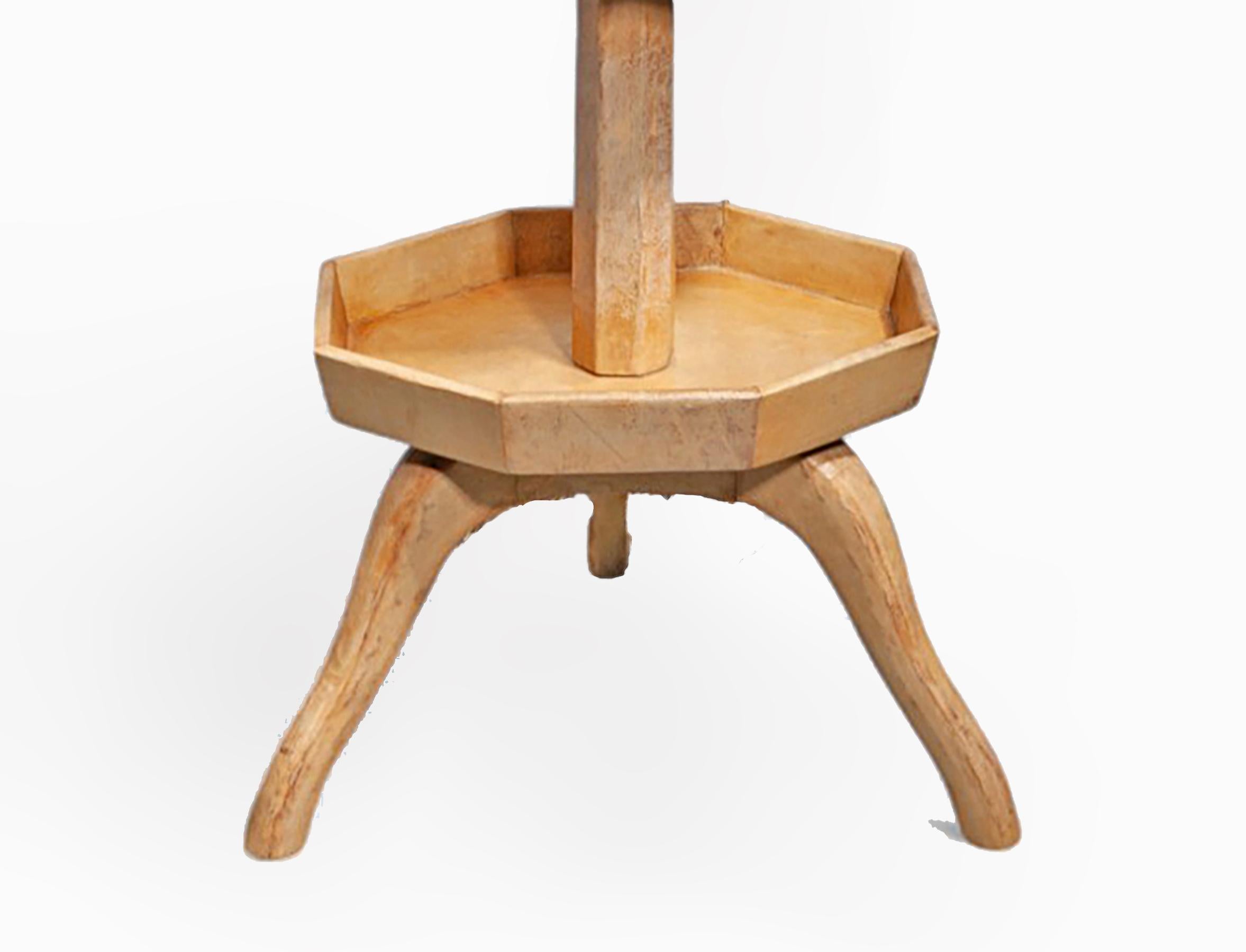 20ième siècle Lampadaire à trois niveaux moderne du milieu du 20e siècle en bois recouvert de parchemin, France en vente