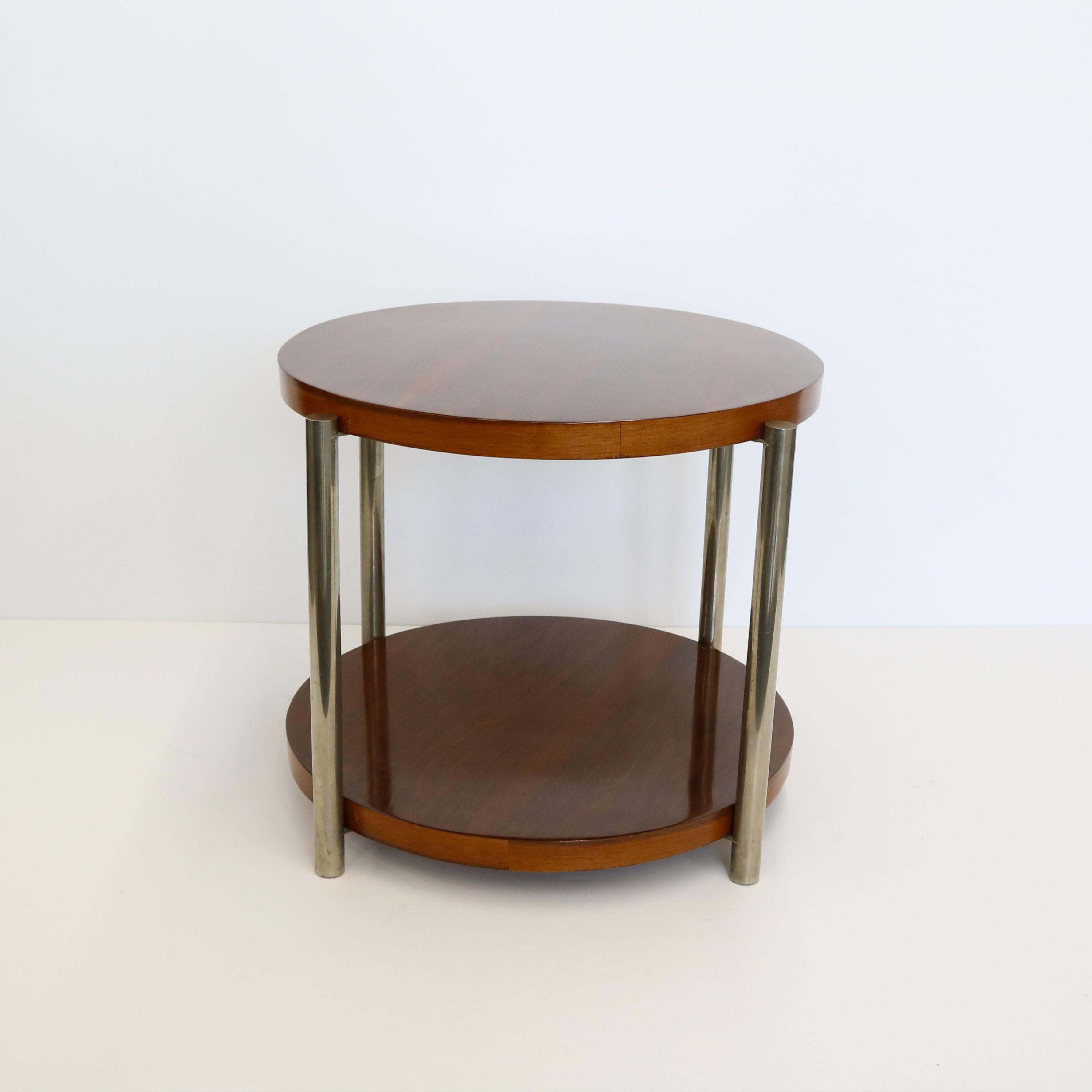 Table d'appoint ronde moderniste du milieu du 20e siècle en chrome et Wood, Italie Bon état - En vente à New York, NY