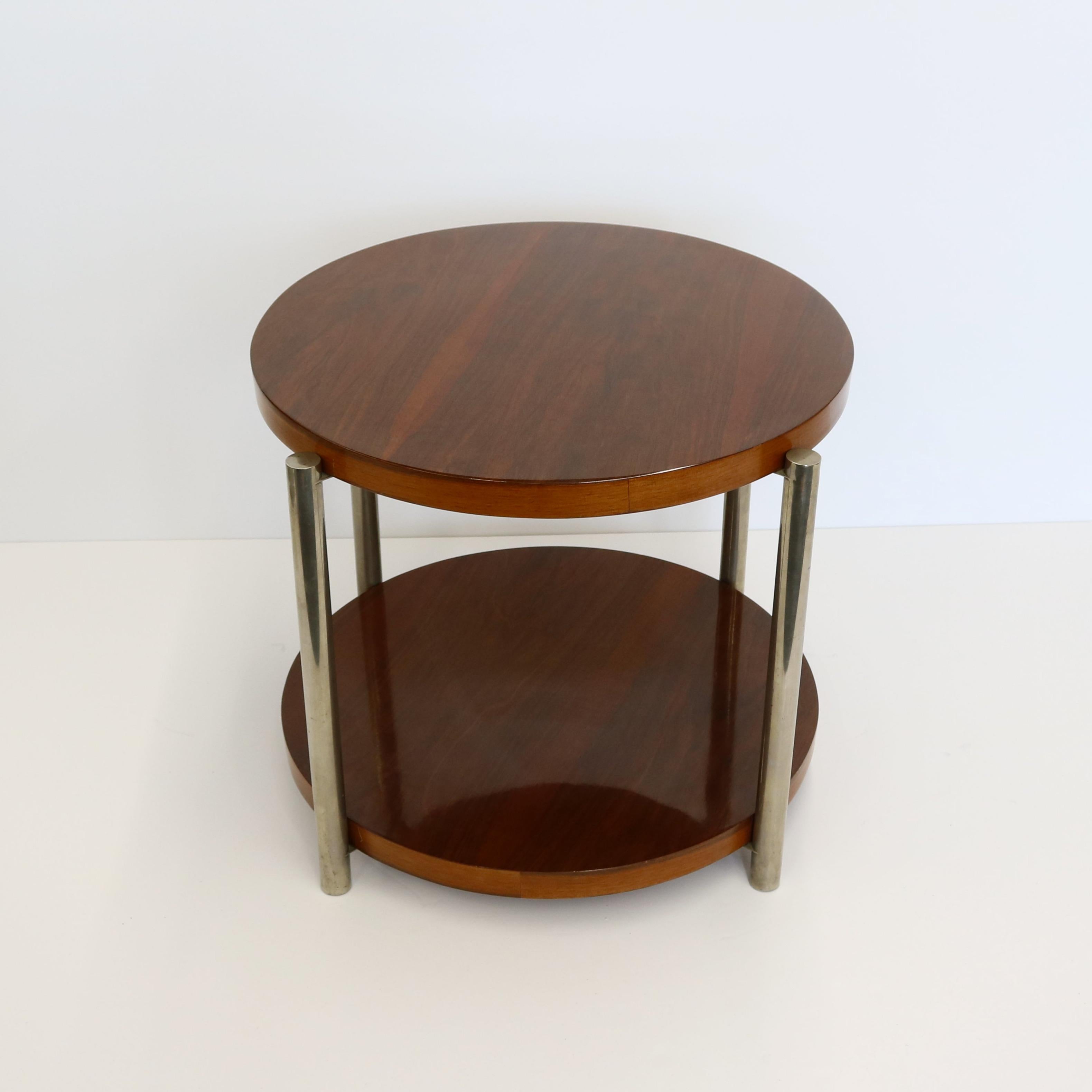 20ième siècle Table d'appoint ronde moderniste du milieu du 20e siècle en chrome et Wood, Italie en vente